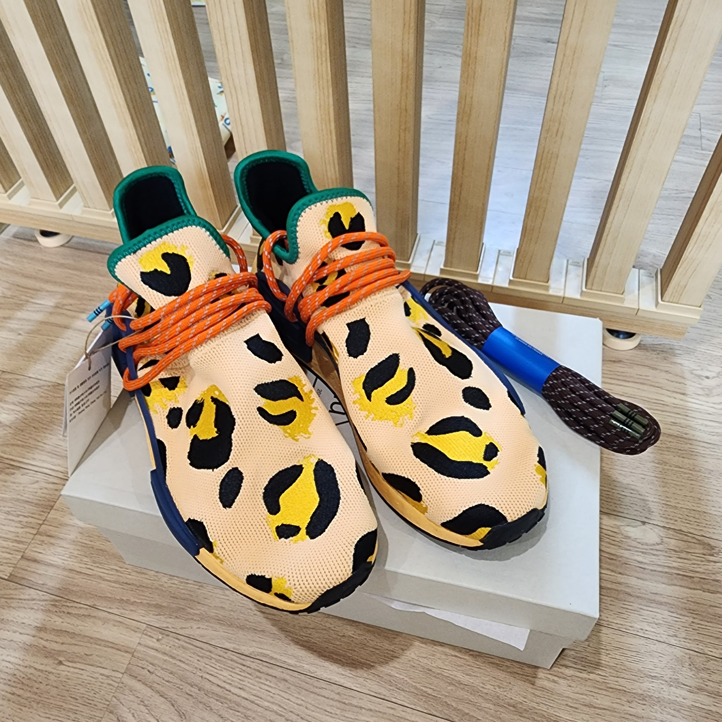 Adidas x Pharrell Williams Hu NMD Animal Print Pulse Amber Bold Gold 착용 스타일