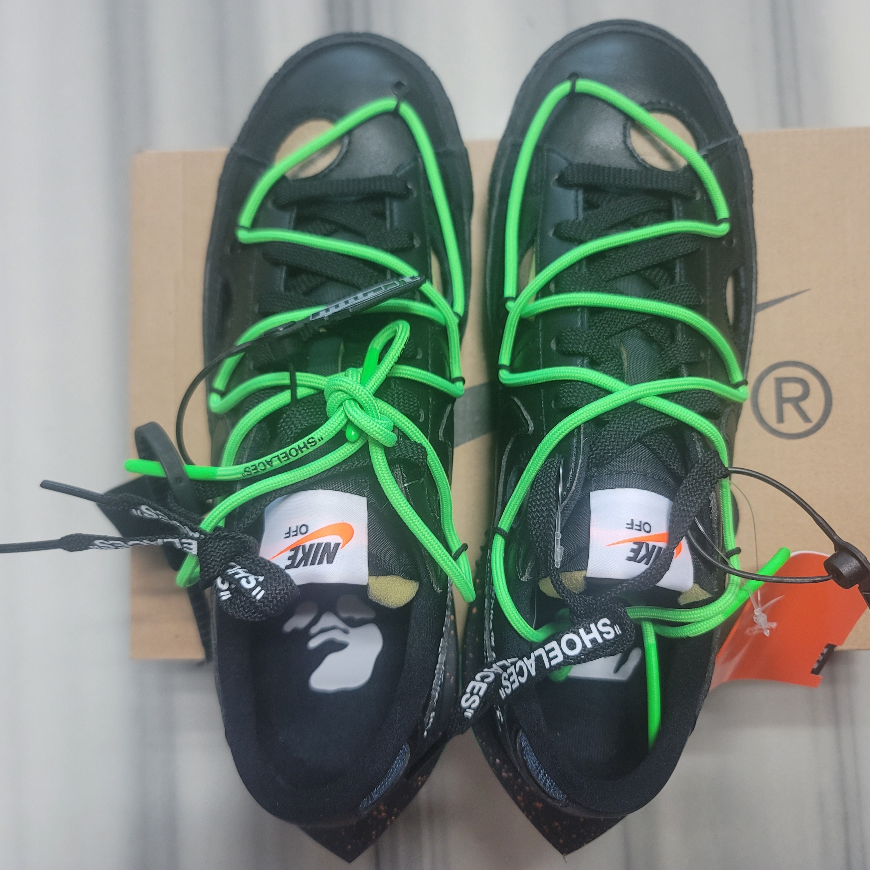Nike x Off-White Blazer Low '77 Black and Electro Green 착용 스타일 - 1
