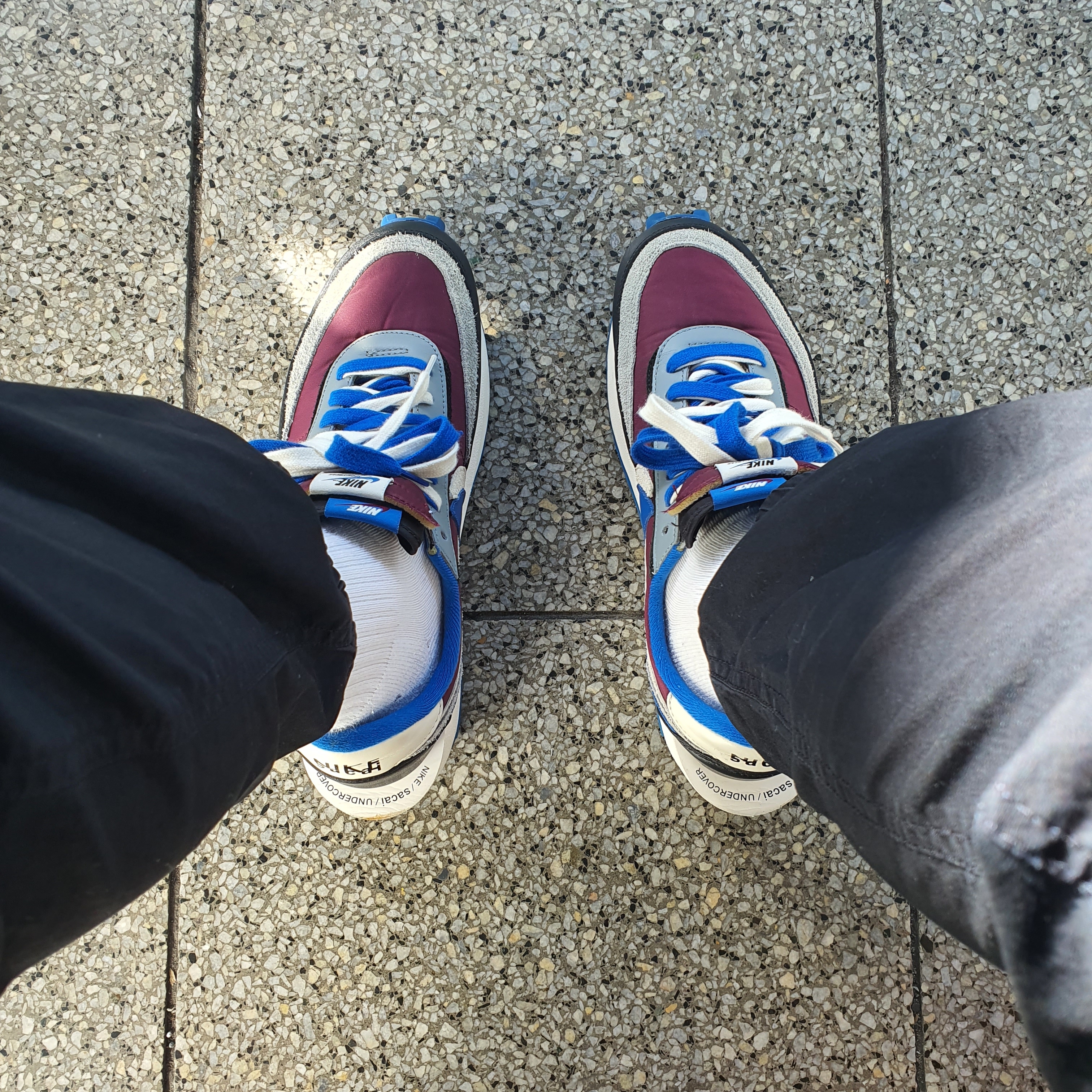 Nike x Sacai x Undercover LDWaffle Night Maroon Team Royal 착용 스타일 - 3
