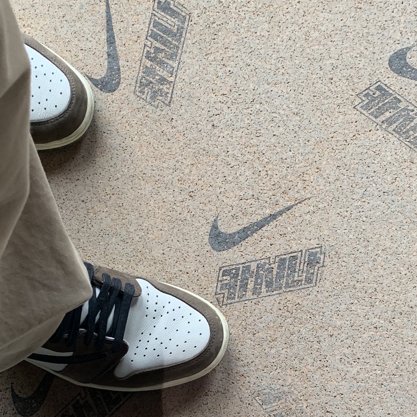 Jordan 1 x Travis Scott Retro High OG SP Mocha 착용 스타일