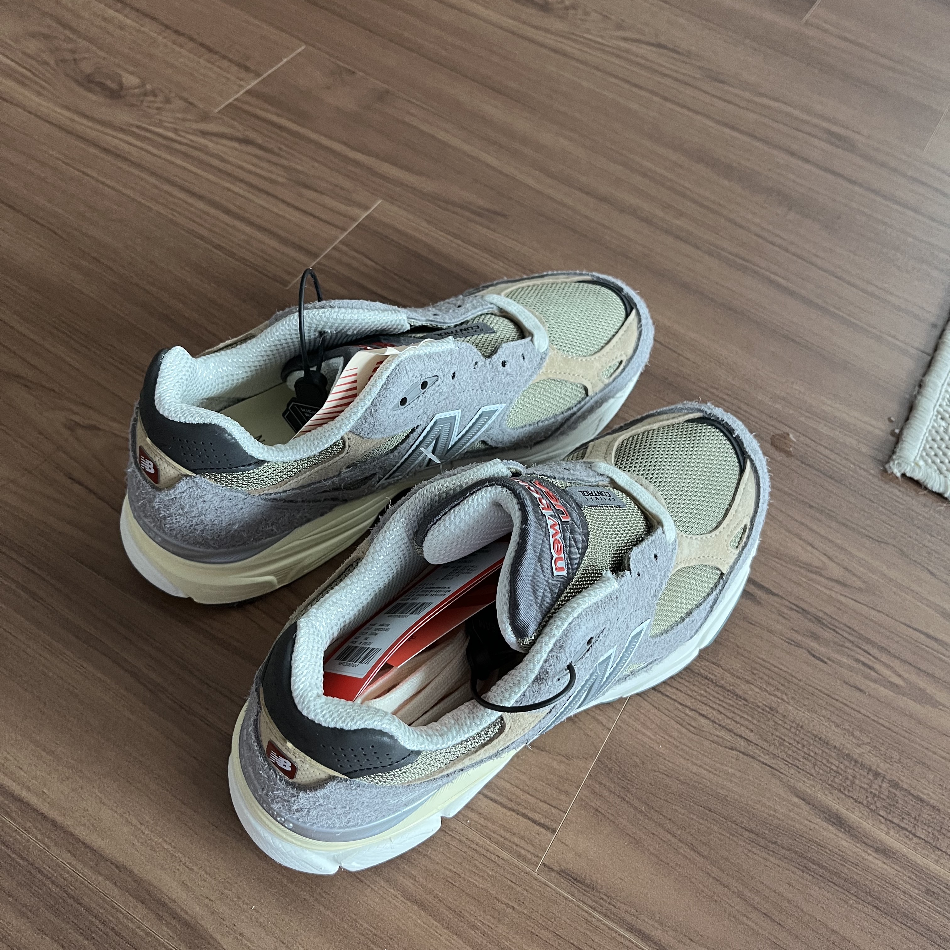New Balance 990v3 Made in USA Marblehead Incense 착용 스타일