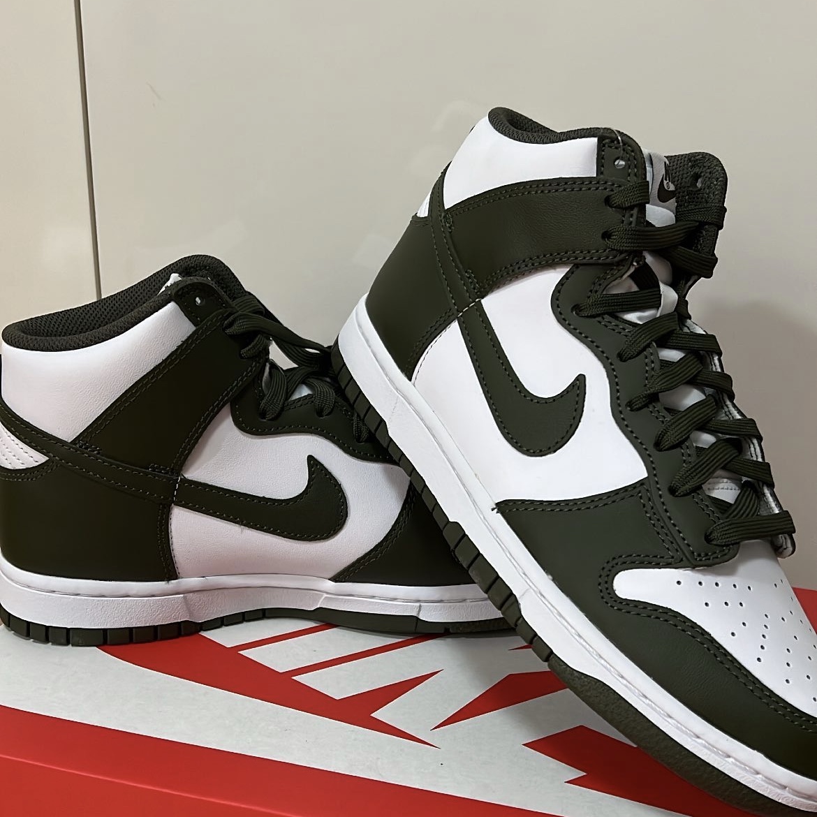 Nike Dunk High Retro Championship Khaki 착용 스타일