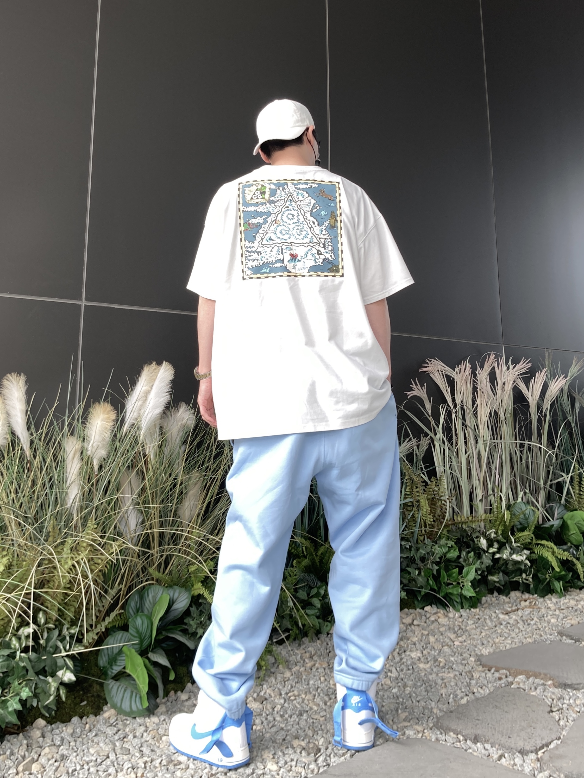 Nike ACG Iceland Map T-Shirt Summit White - US/EU, Nike NRG Solo Swoosh Fleece Pants Psychic Blue - US/EU 착용 스타일 - 2