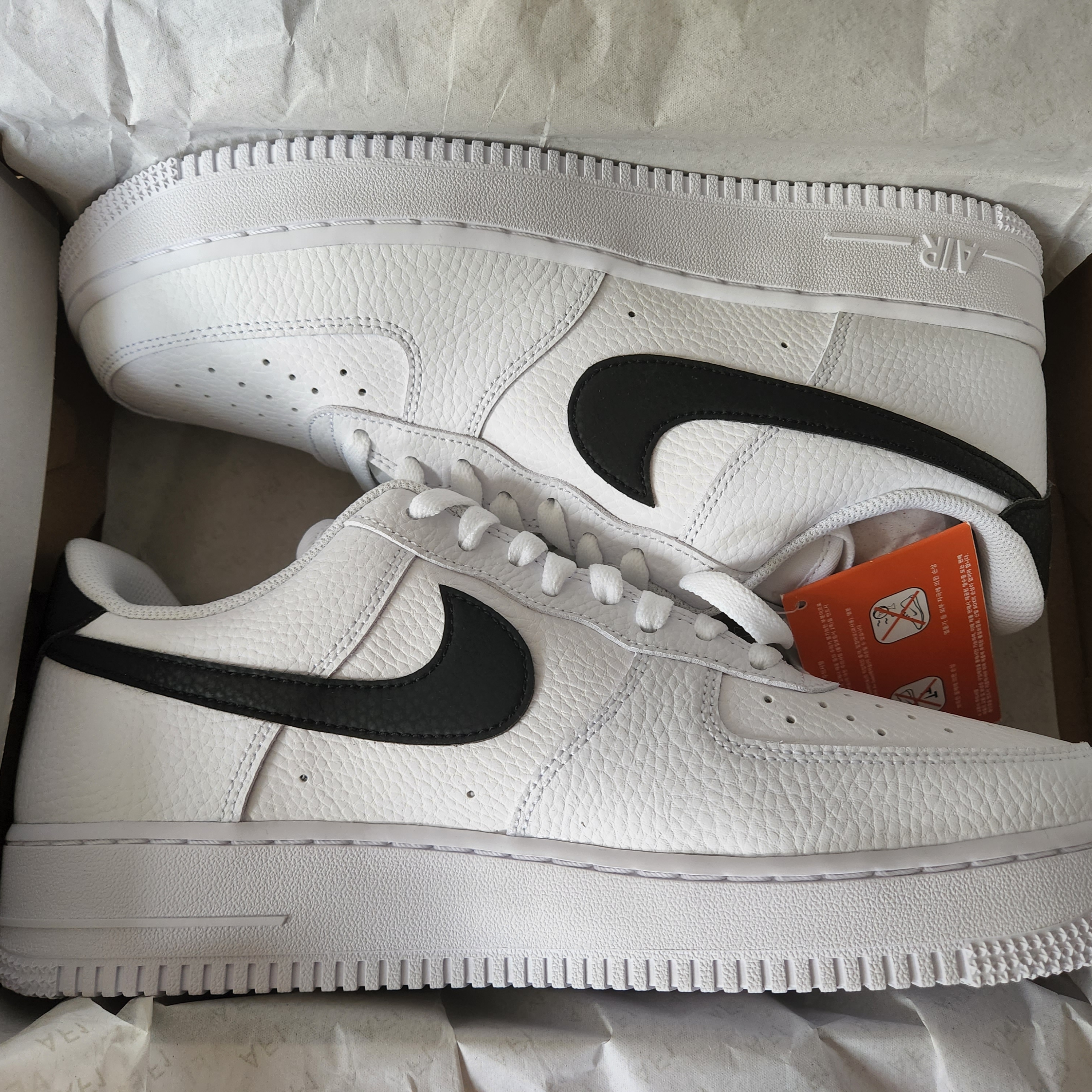 Nike Air Force 1 '07 White Black 착용 스타일