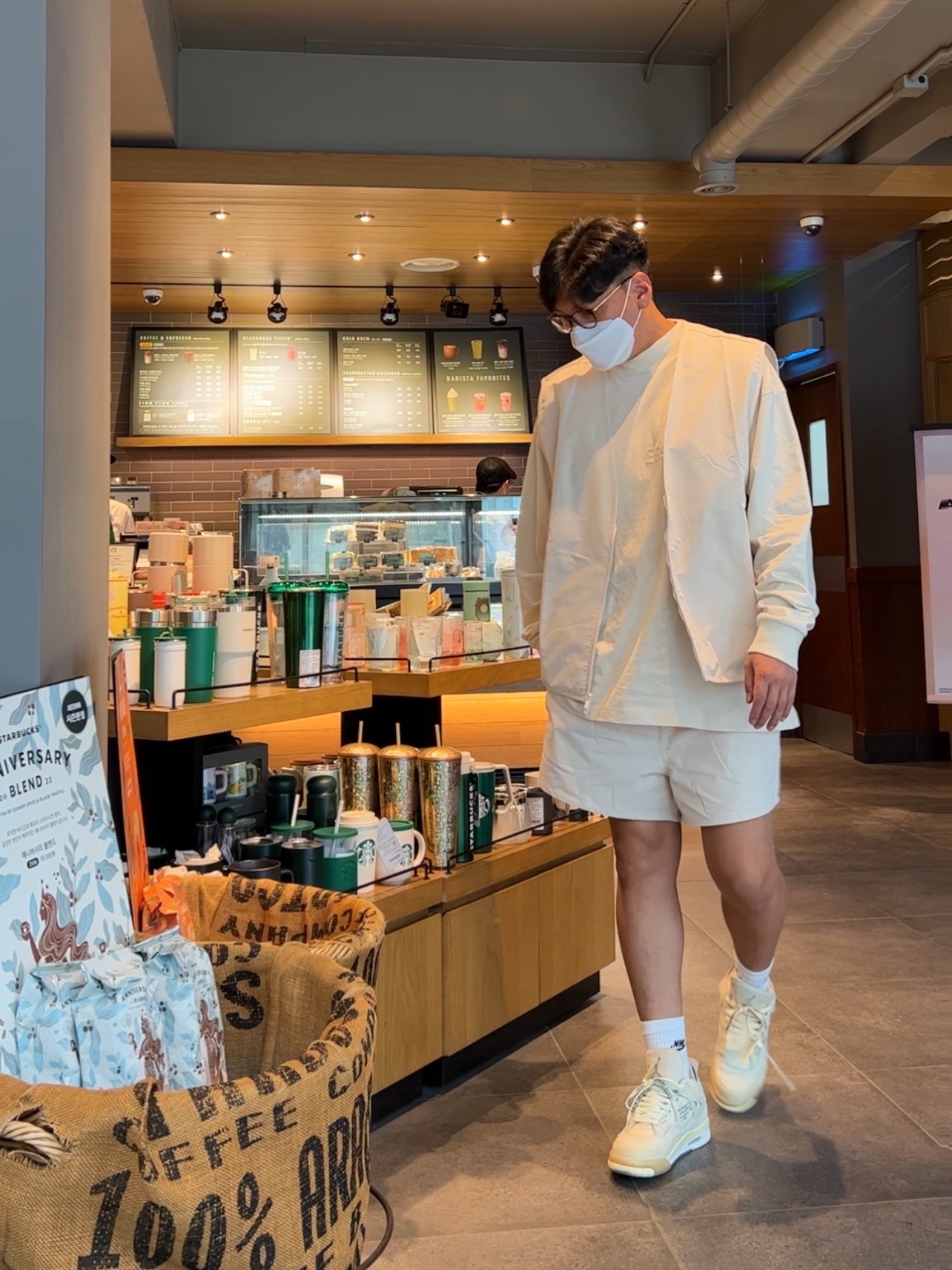(W) Jordan 4 x Off-White Retro SP Sail 착용 스타일