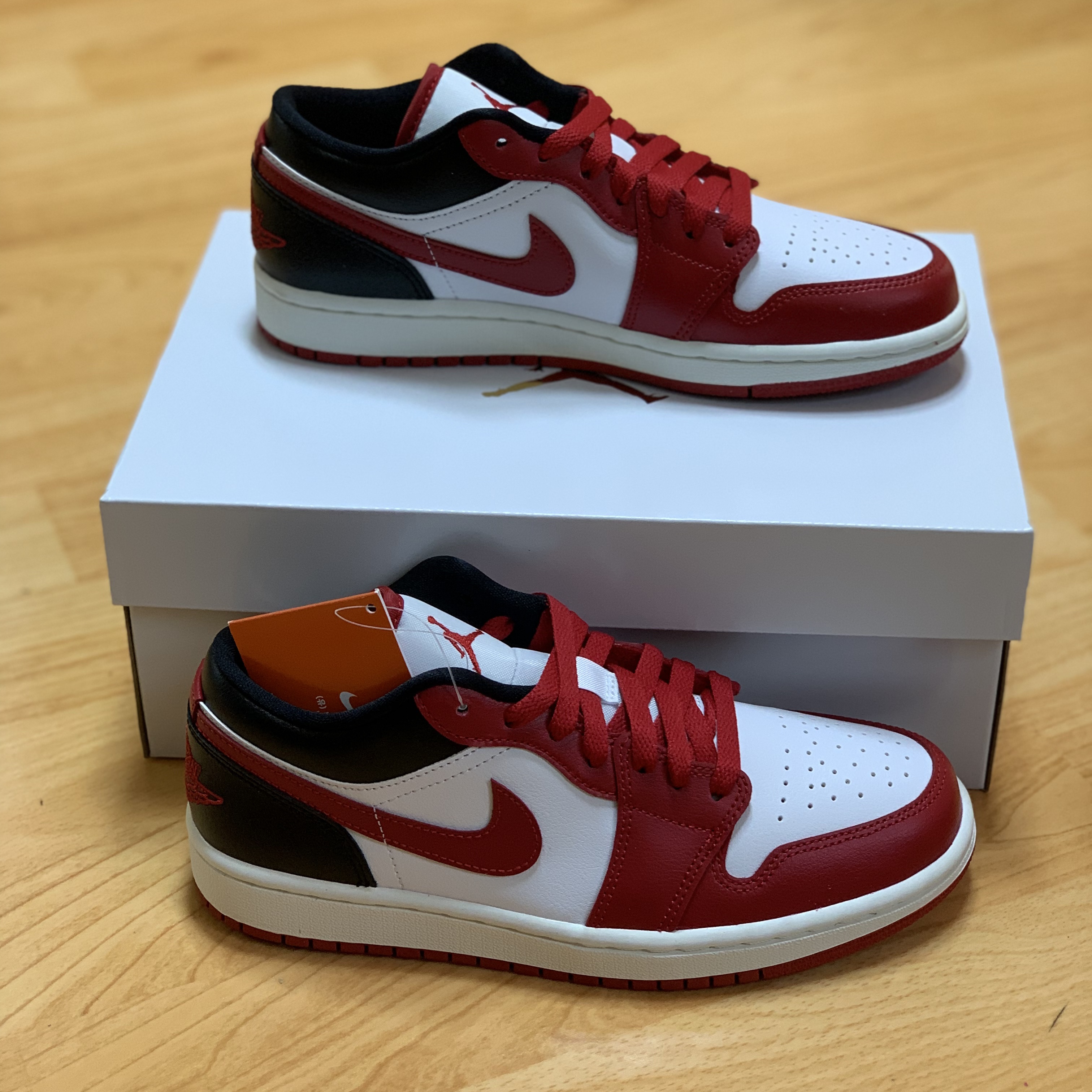 (W) Jordan 1 Low White Gym Red 착용 스타일