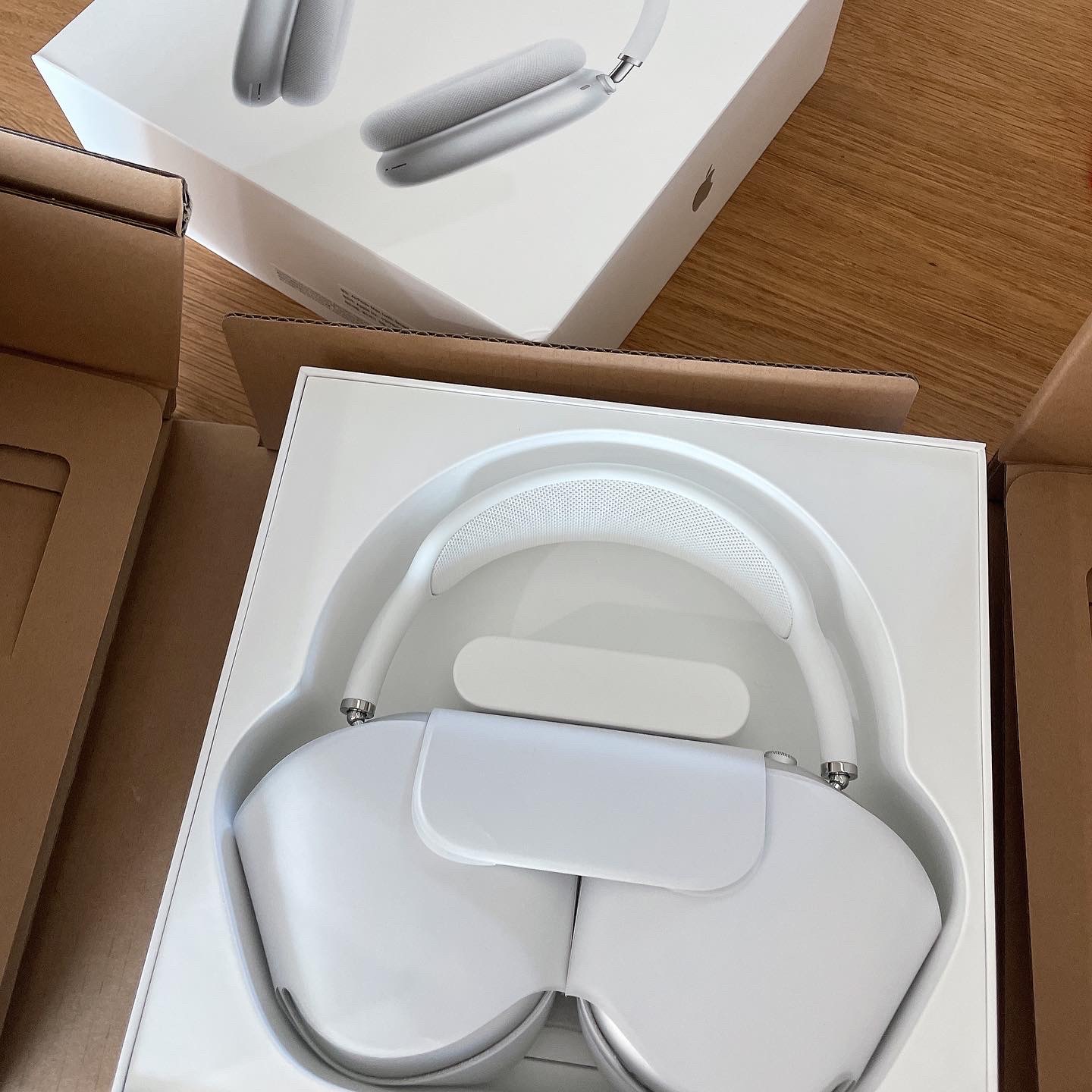 Apple AirPods Max Lightning Silver (Korean Ver.) 착용 스타일 - 2