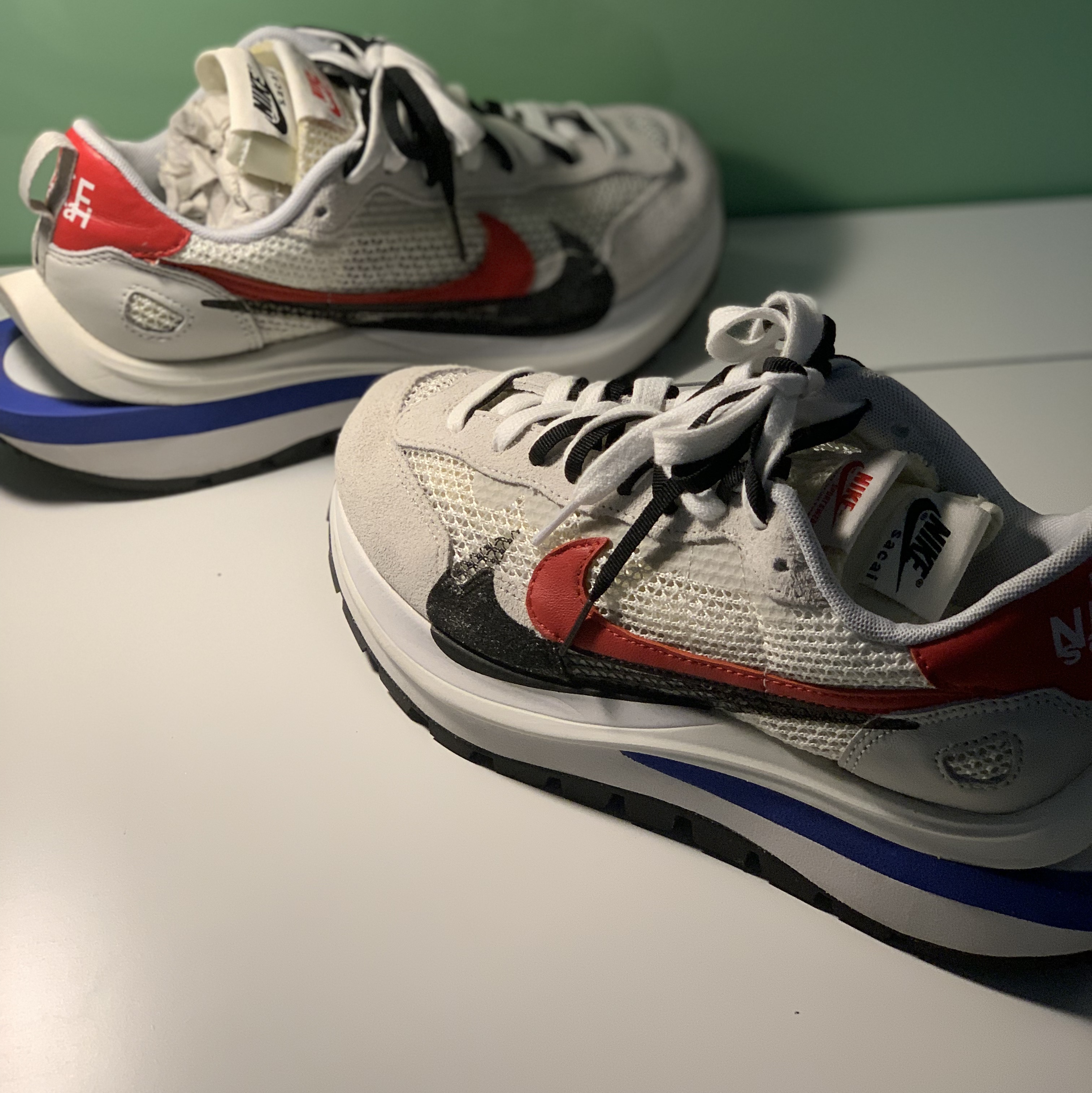 Nike x Sacai VaporWaffle Royal Fuchsia 착용 스타일