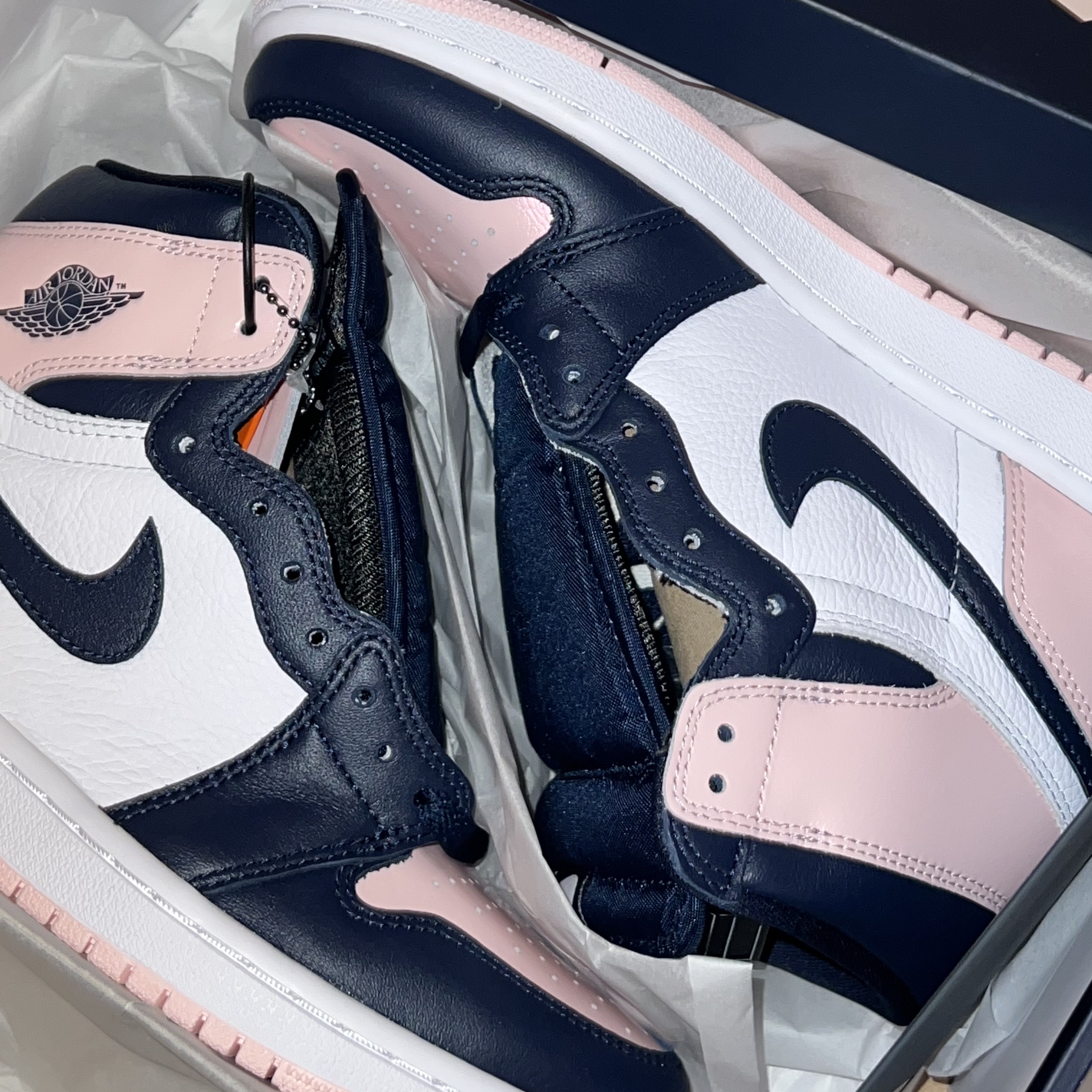 (W) Jordan 1 Retro High OG Atmosphere 착용 스타일 - 2