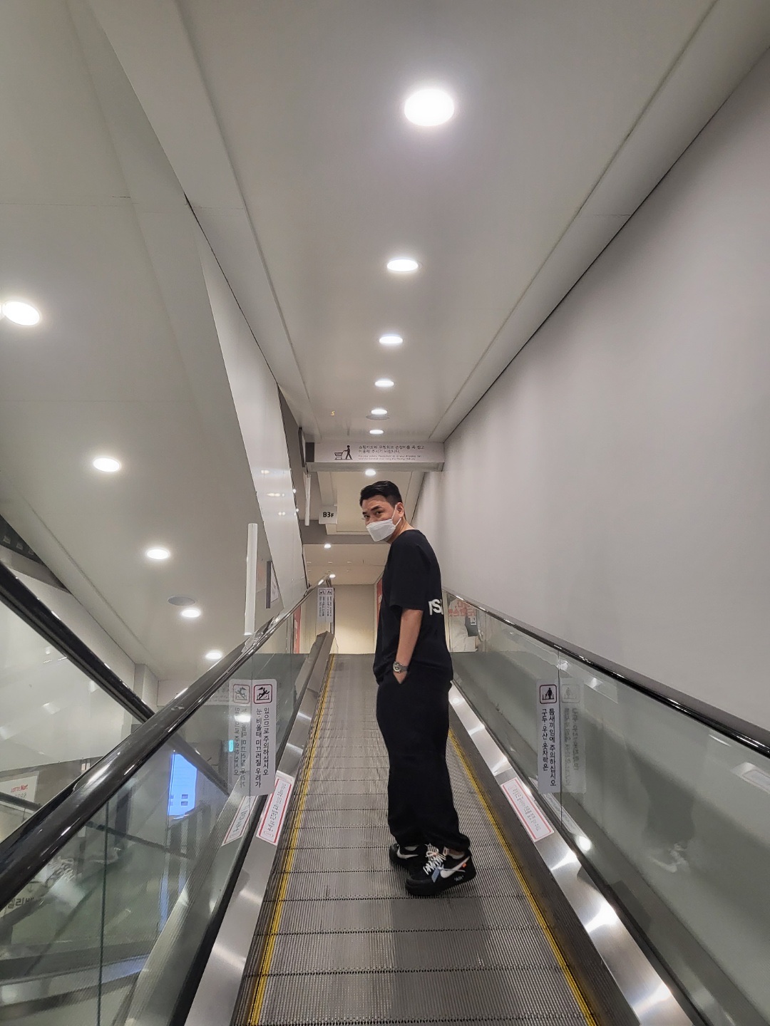 Nike x Off-White Air Force 1 Low Black White 착용 스타일