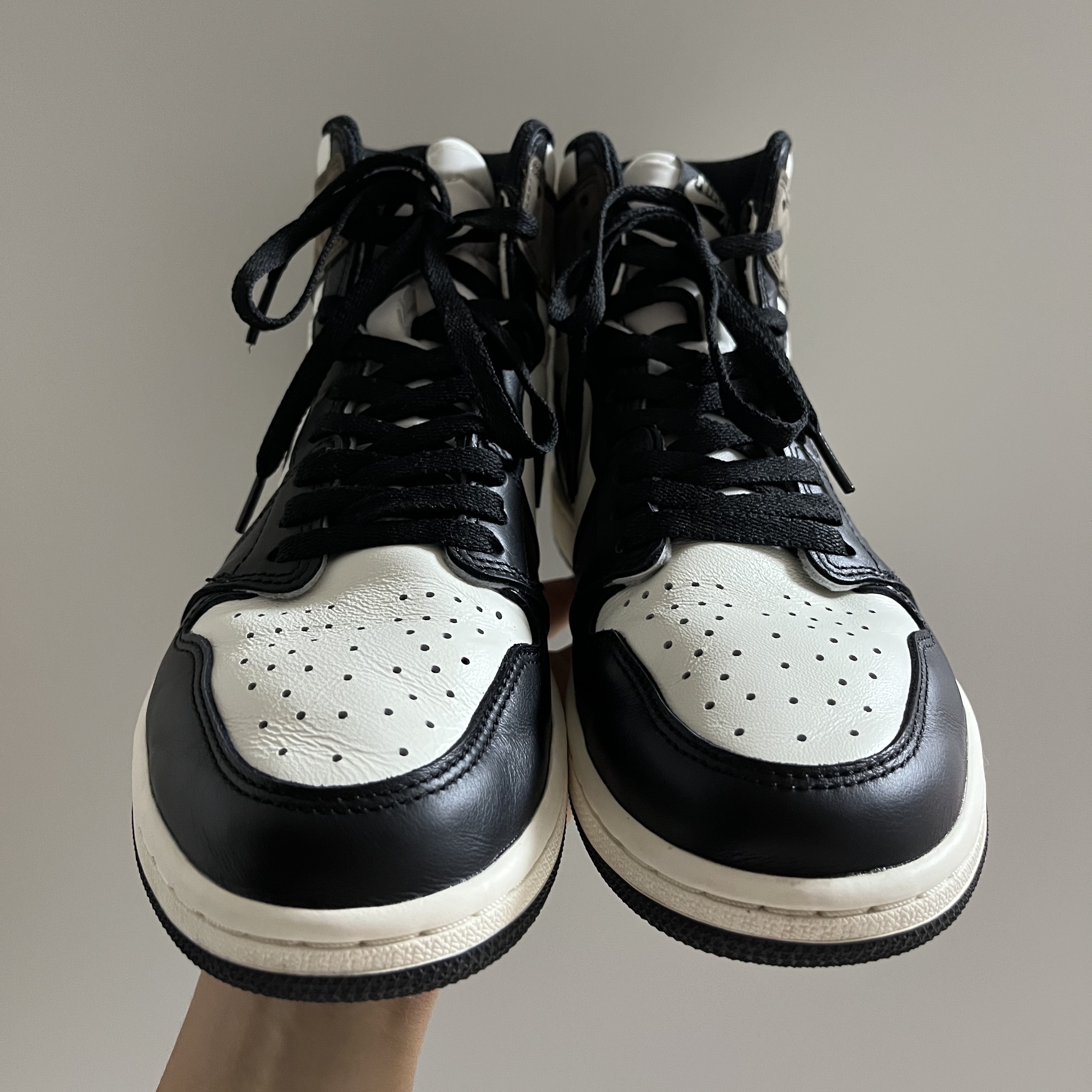 Jordan 1 Retro High OG Black Mocha 착용 스타일 - 4