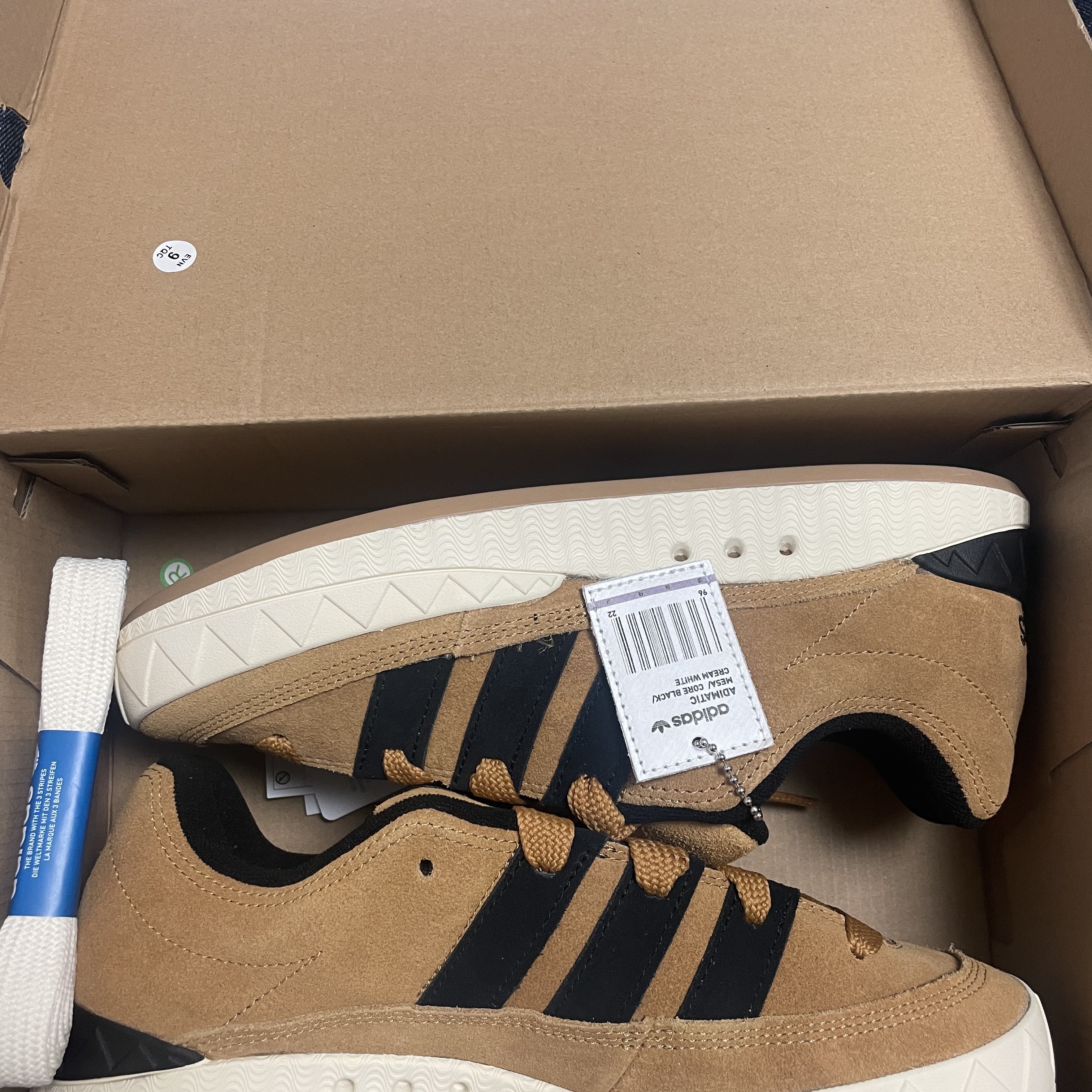 Adidas x Atmos Adimatic OG Shoebox 착용 스타일