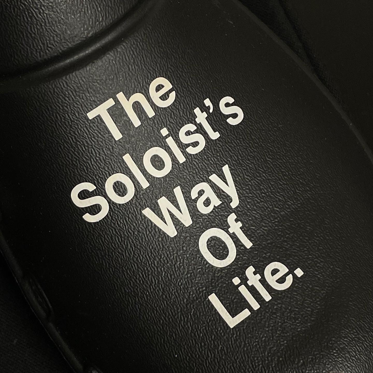 Oofos x Takahiromiyashita The Soloist The Soloist's Way Of Life Clog Black White 착용 스타일