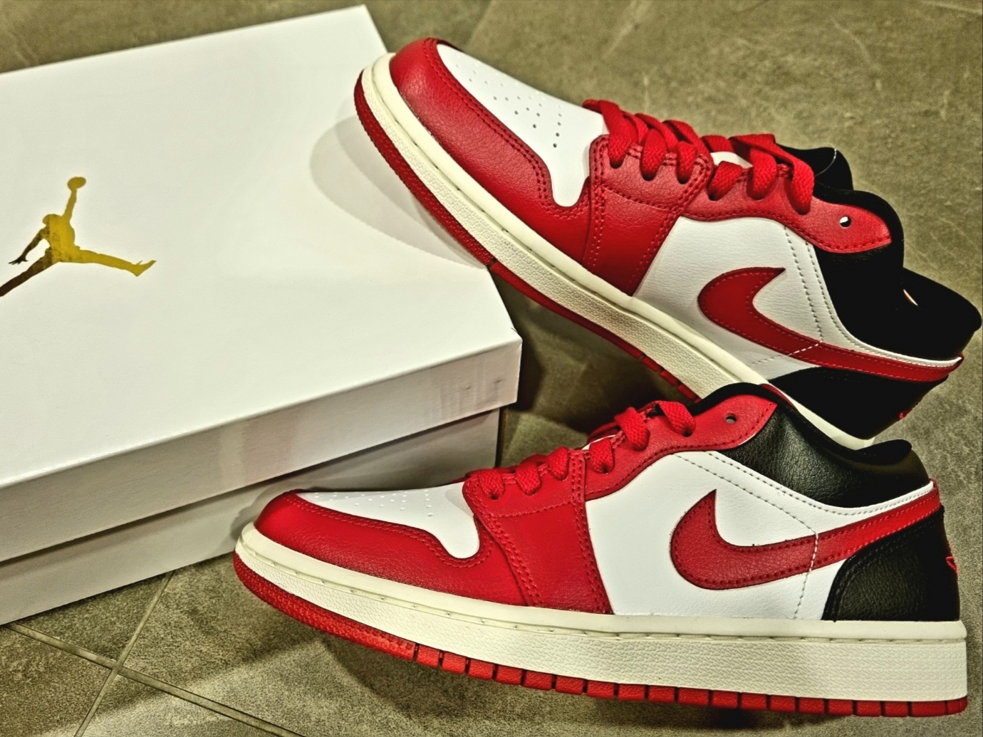 (W) Jordan 1 Low White Gym Red 착용 스타일 - 4