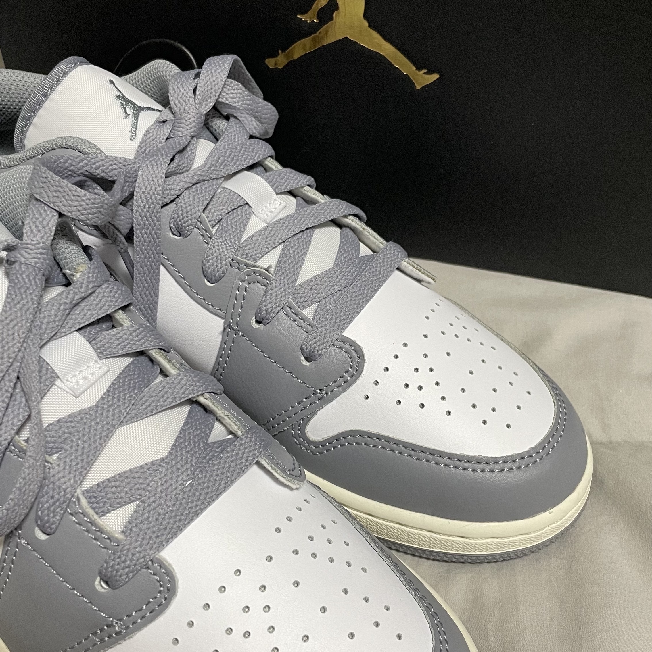 (GS) Jordan 1 Low Stealth and White 착용 스타일 - 2