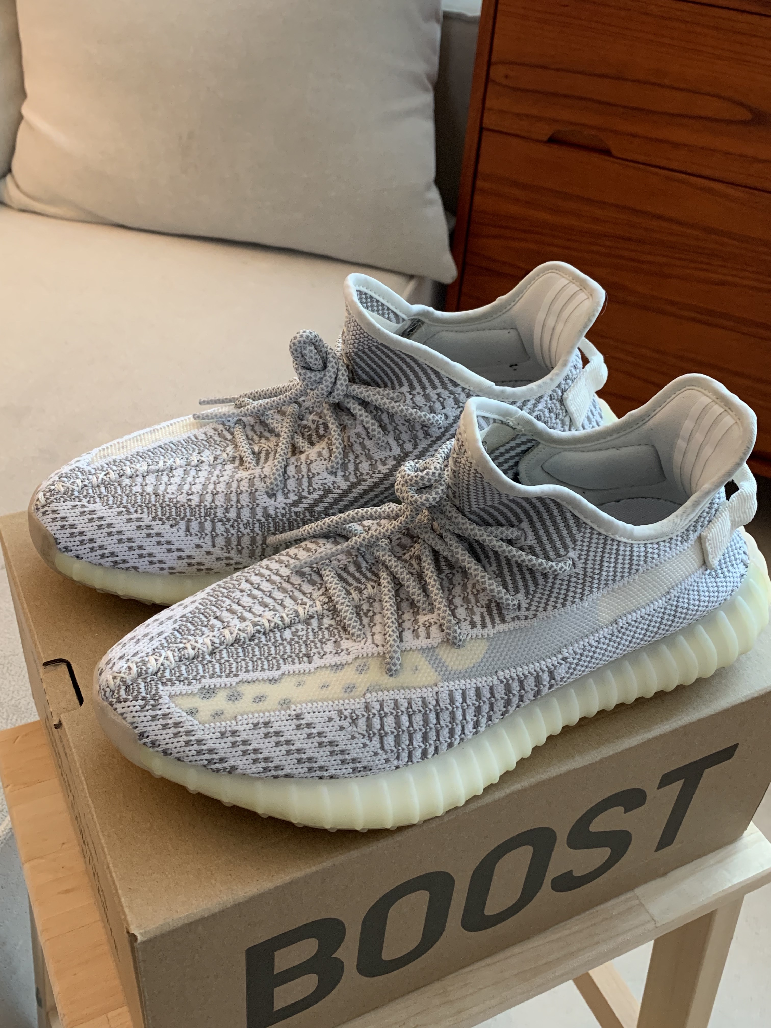 Adidas Yeezy Boost 350 V2 Static - Non-Reflective 2018 착용 스타일 - 1