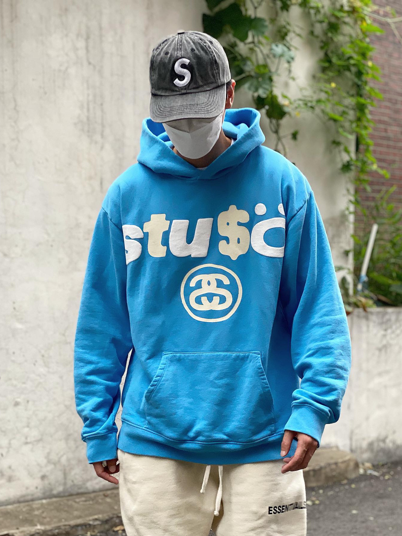 Stussy x Cactus Plant Flea Market 8 Ball Pigment Dyed Hoodie Blue, Nike x Stussy Air Force 1 '07 Mid SP Black and Light Bone 착용 스타일 - 5