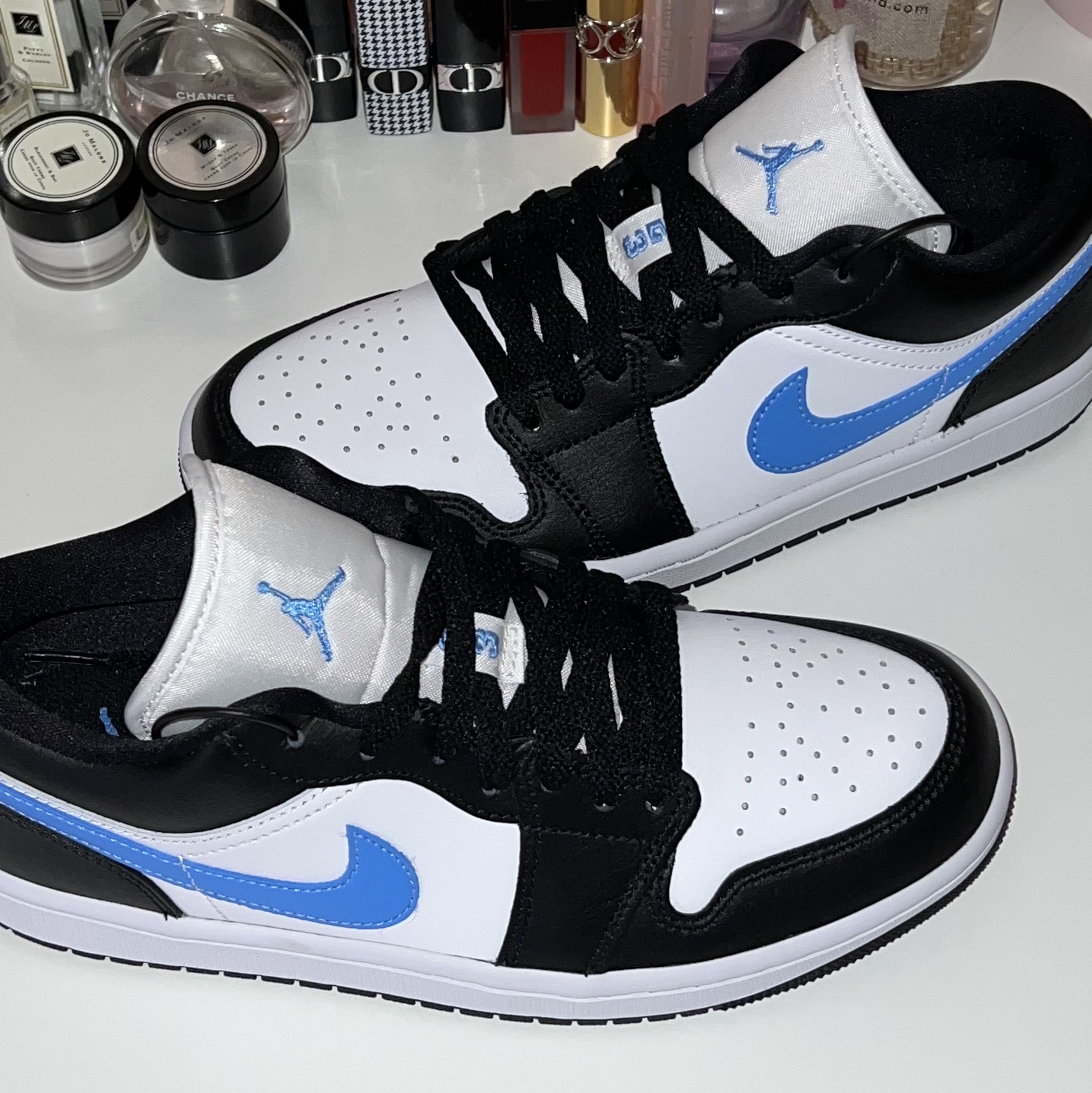 (W) Jordan 1 Low Black University Blue 착용 스타일 - 2