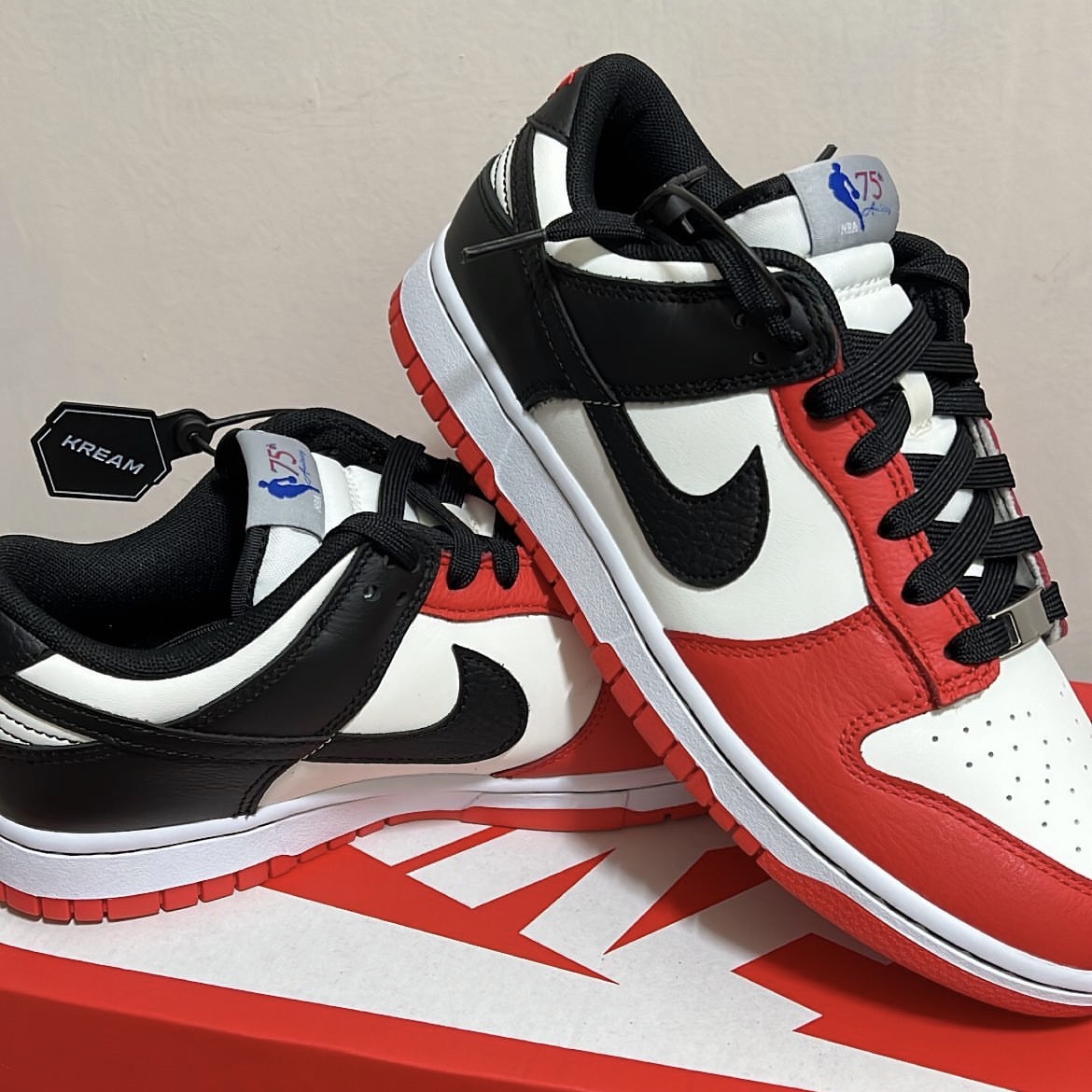Nike x NBA Dunk Low Retro EMB Black and Chile Red 착용 스타일