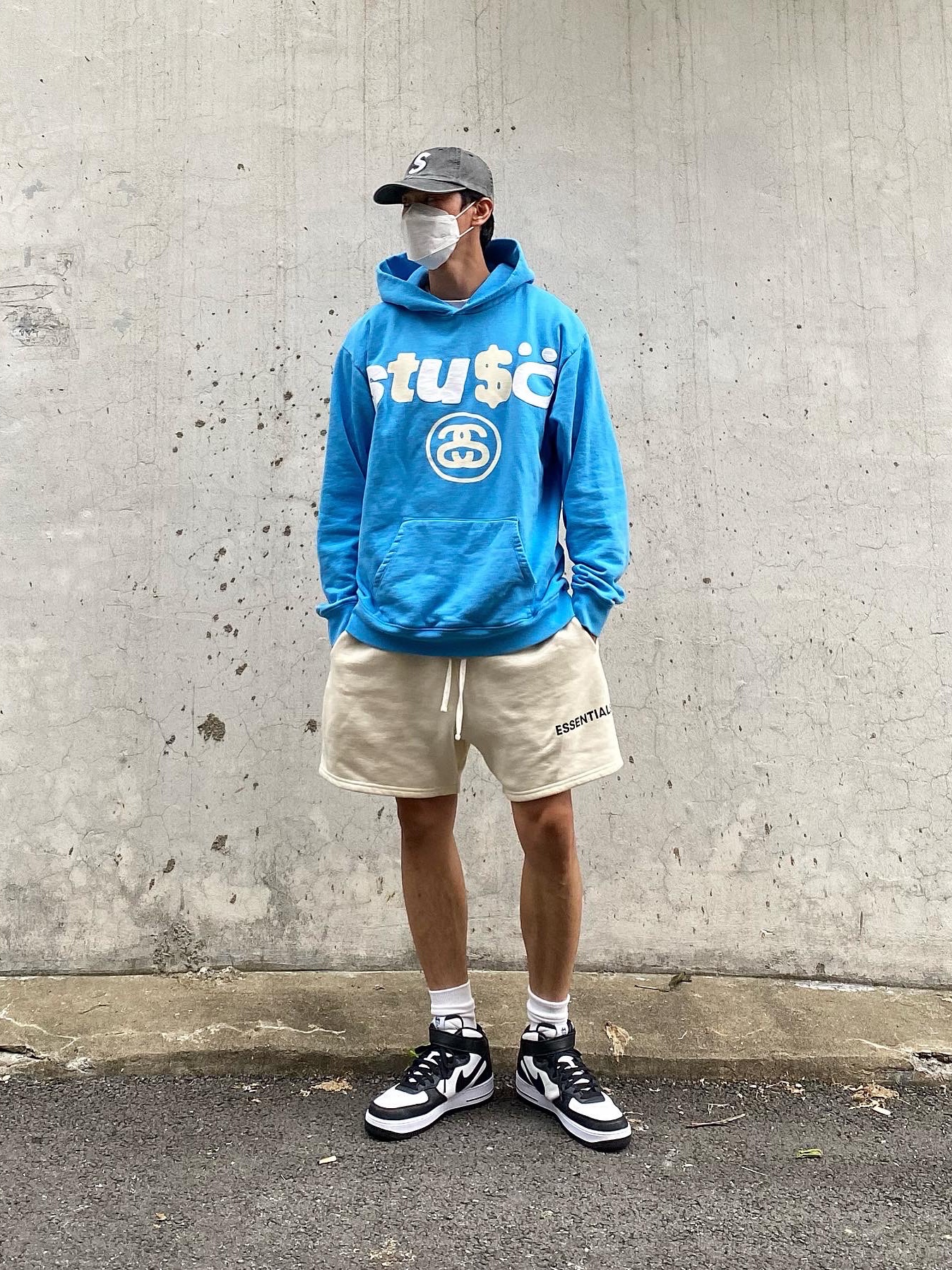Stussy x Cactus Plant Flea Market 8 Ball Pigment Dyed Hoodie Blue, Nike x Stussy Air Force 1 '07 Mid SP Black and Light Bone 착용 스타일 - 3
