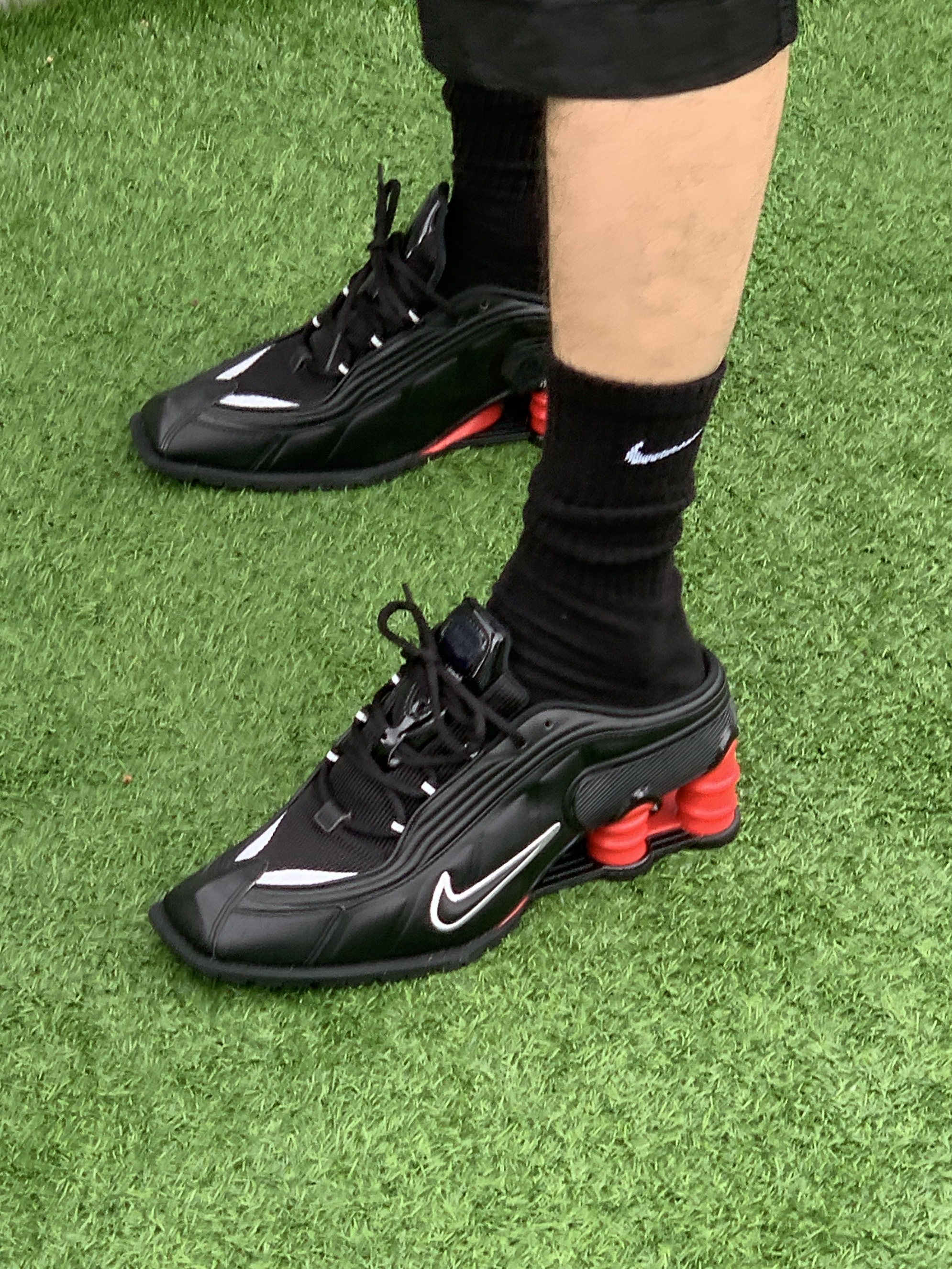 Our Legacy Ladon Leather Keychain Black, Nike x Martine Rose Shox MR4 Black 착용 스타일 - 3