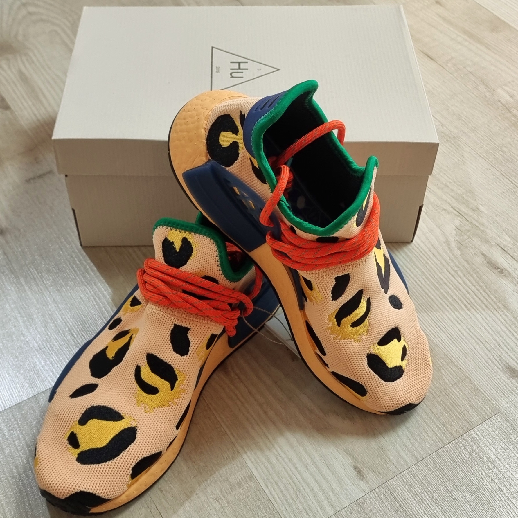 Adidas x Pharrell Williams Hu NMD Animal Print Pulse Amber Bold Gold 착용 스타일