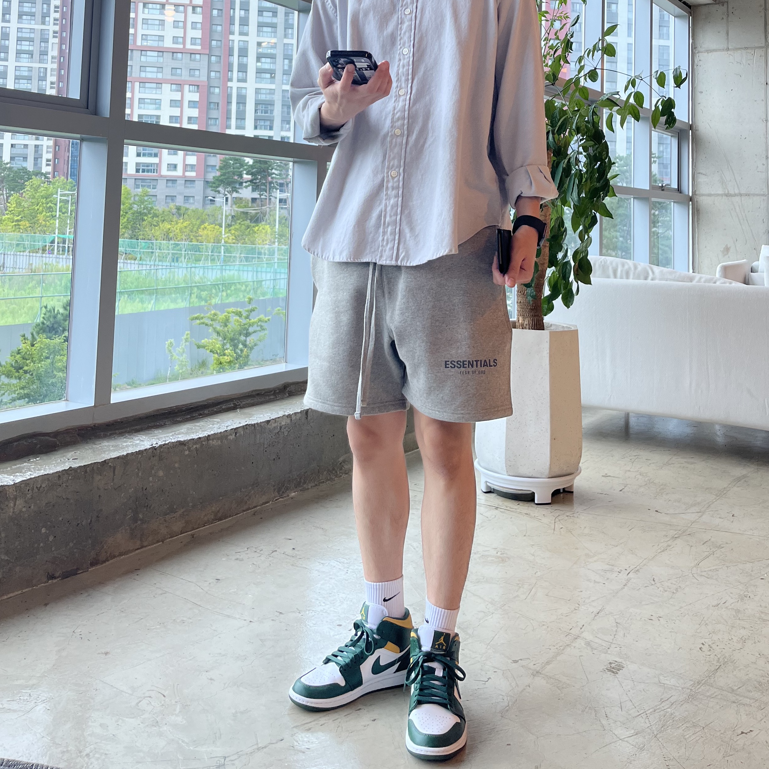 Jordan 1 Mid Sonics 2021, Essentials The Core Collection Sweatshorts Heather Oatmeal 착용 스타일
