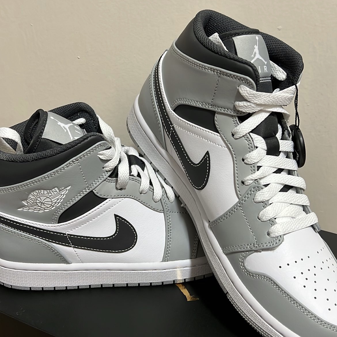 Jordan 1 Mid Light Smoke Grey Anthracite 착용 스타일