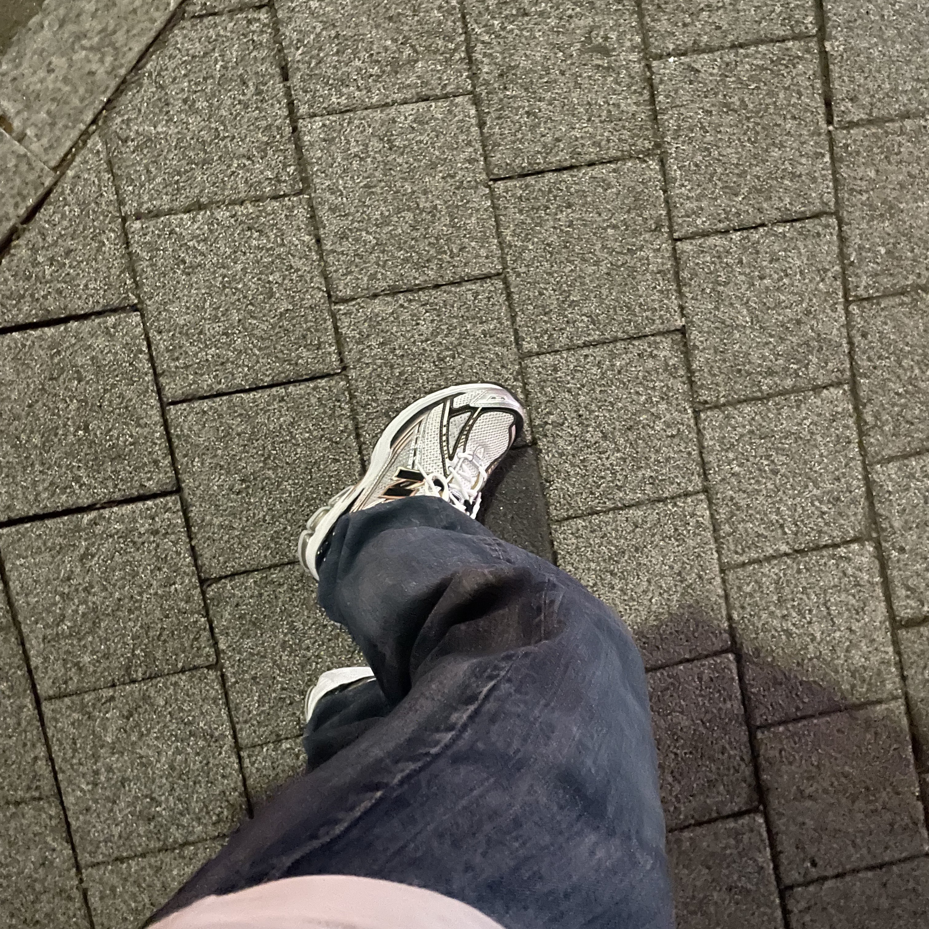 New Balance 1906R White Gold 착용 스타일 - 2