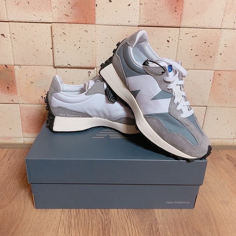 New Balance 327 Grey 착용 스타일 - 3