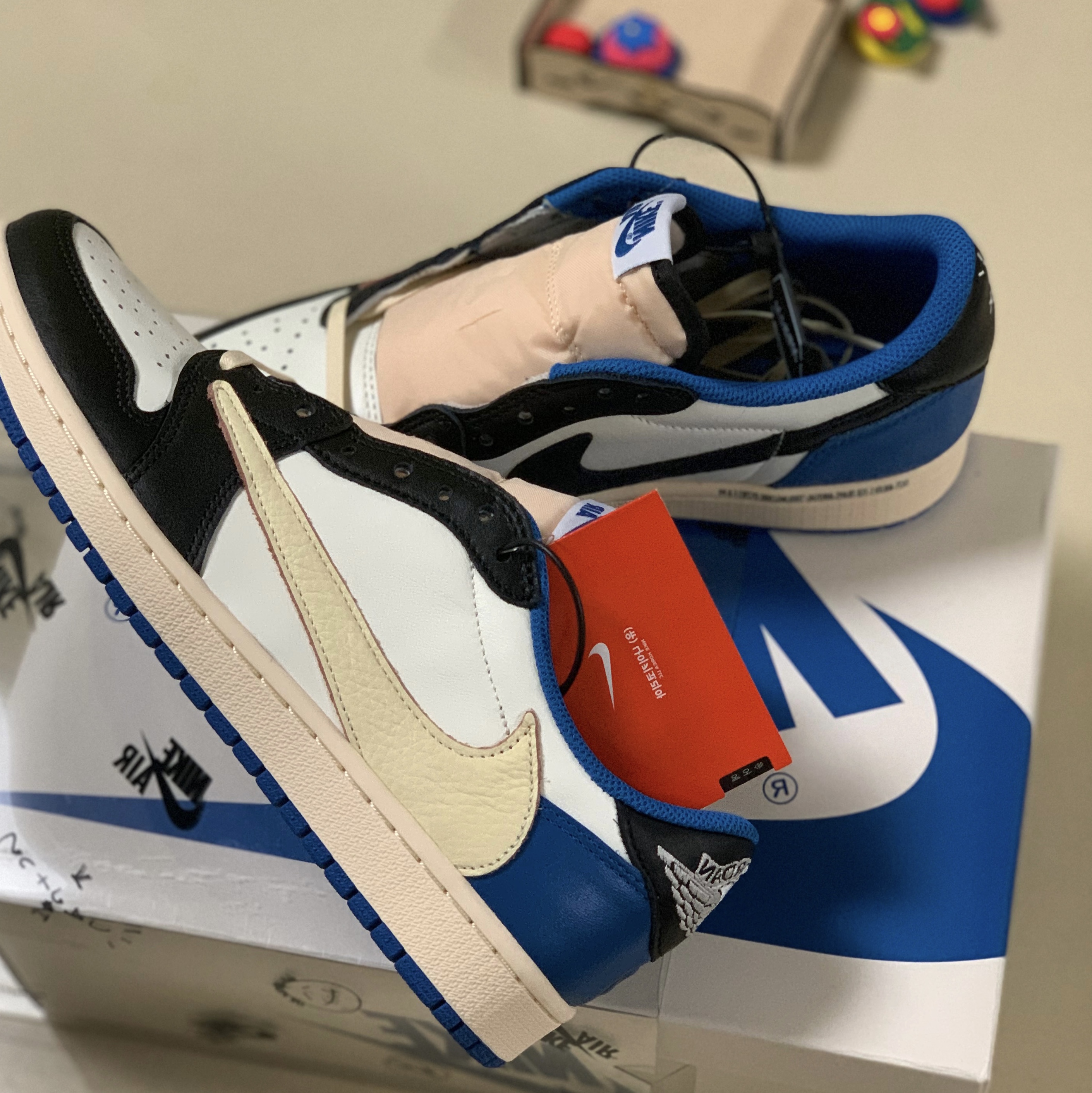 Jordan 1 x Travis Scott x Fragment Retro Low OG SP Military Blue 착용 스타일