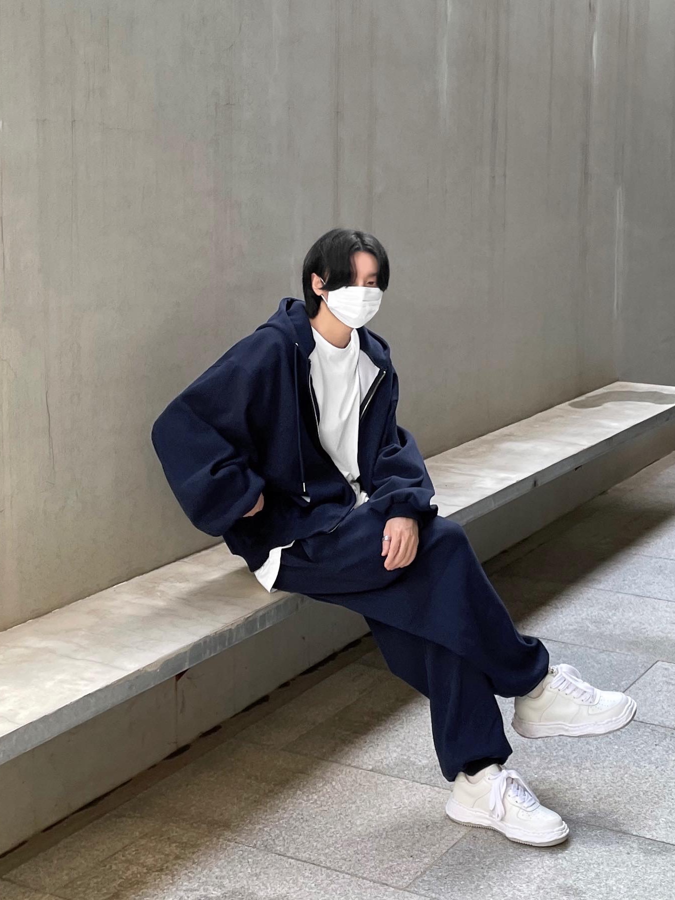 Maison Mihara Yasuhiro Wayne OG Sole Leather Low-top Sneakers White 착용 스타일 - 1