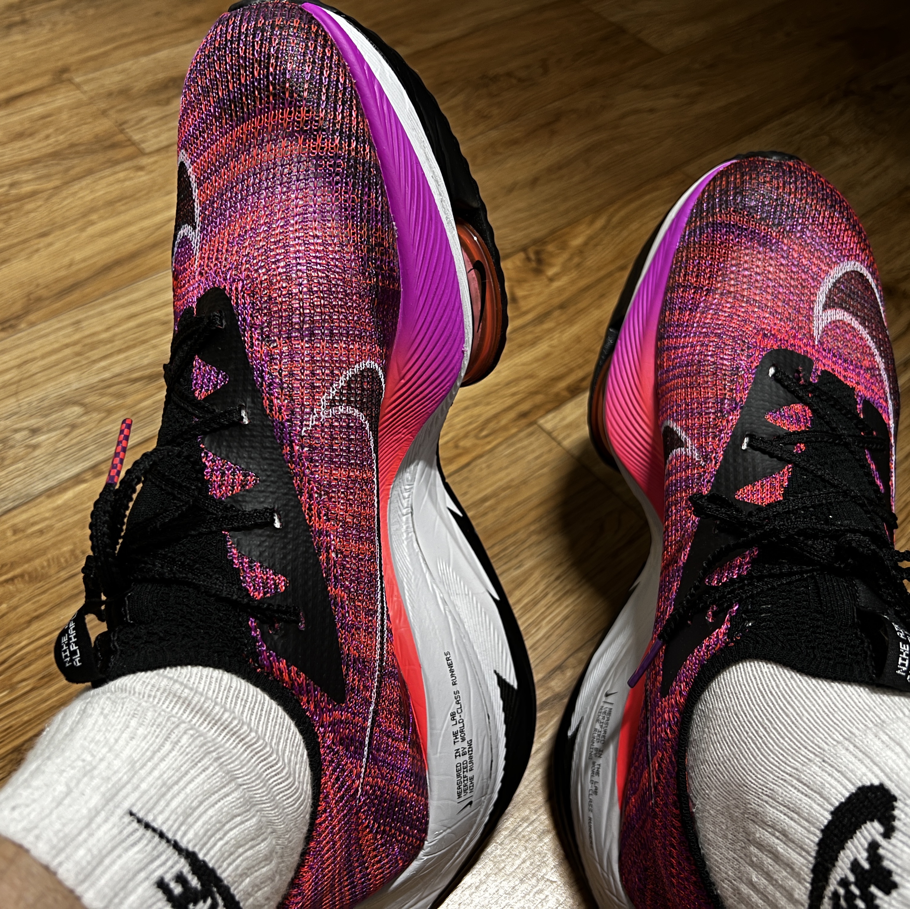 Nike Air Zoom Alphafly Next% Hyper Violet 착용 스타일 - 5