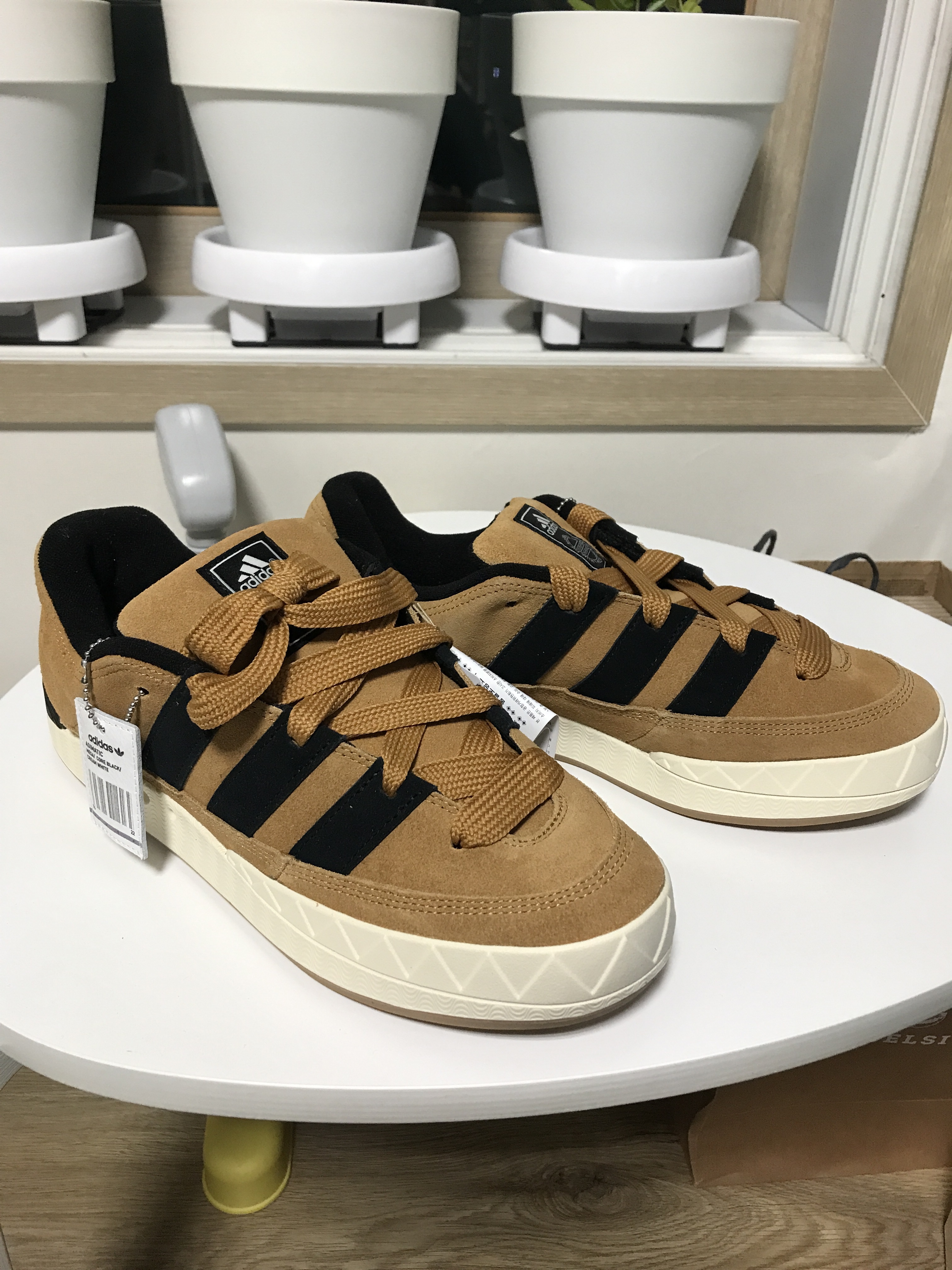 Adidas x Atmos Adimatic OG Shoebox 착용 스타일 - 1