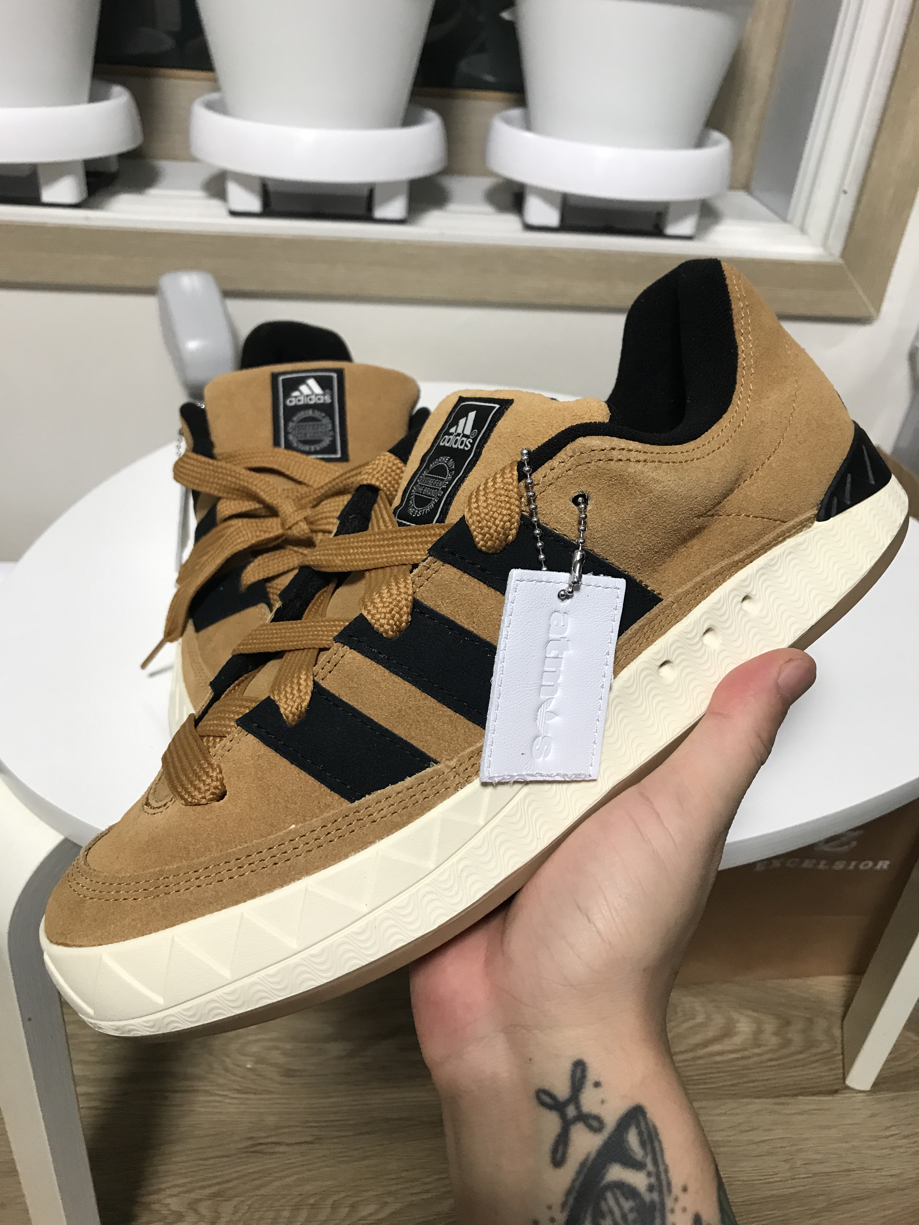 Adidas x Atmos Adimatic OG Shoebox 착용 스타일 - 2