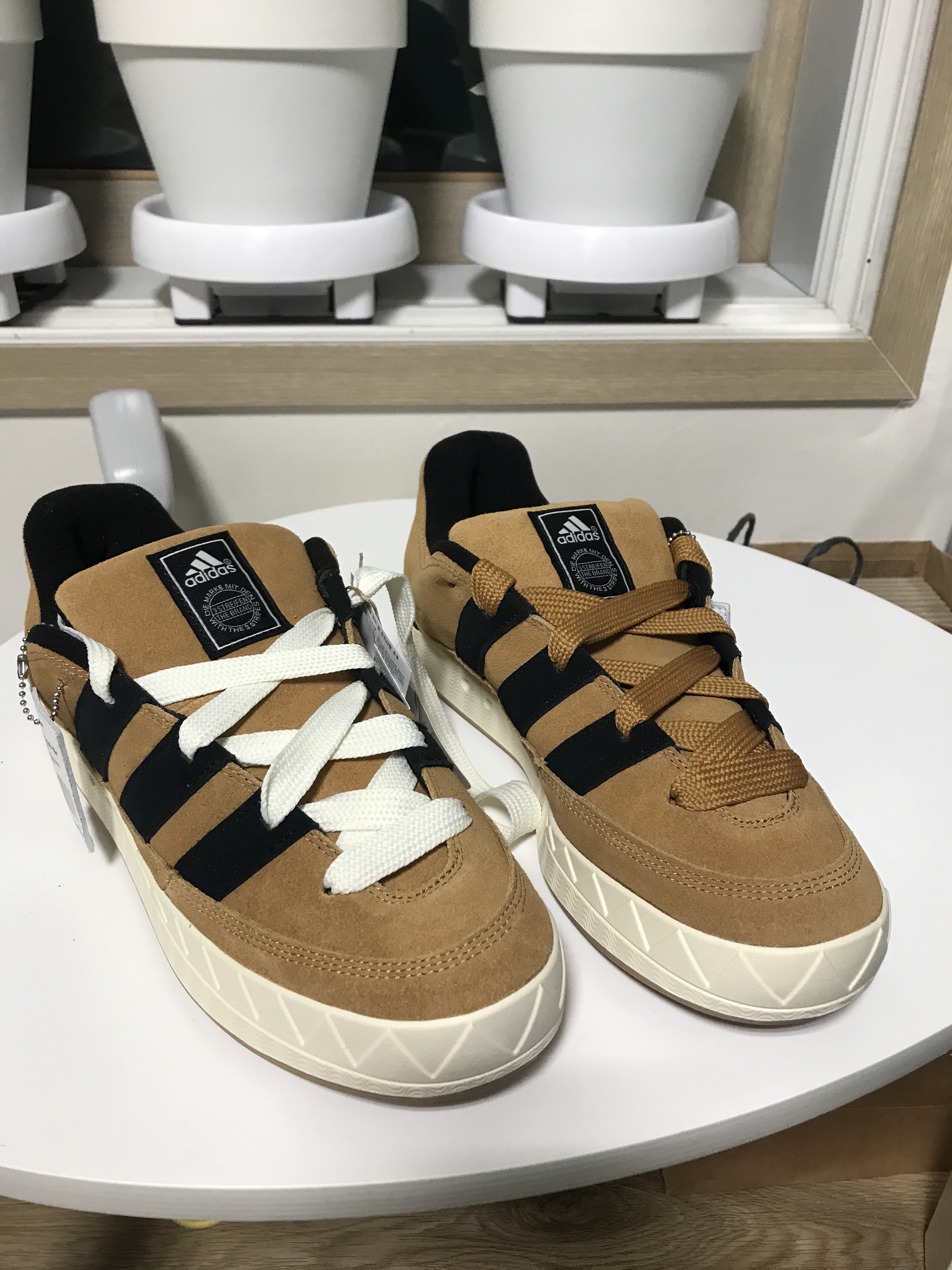 Adidas x Atmos Adimatic OG Shoebox 착용 스타일 - 4