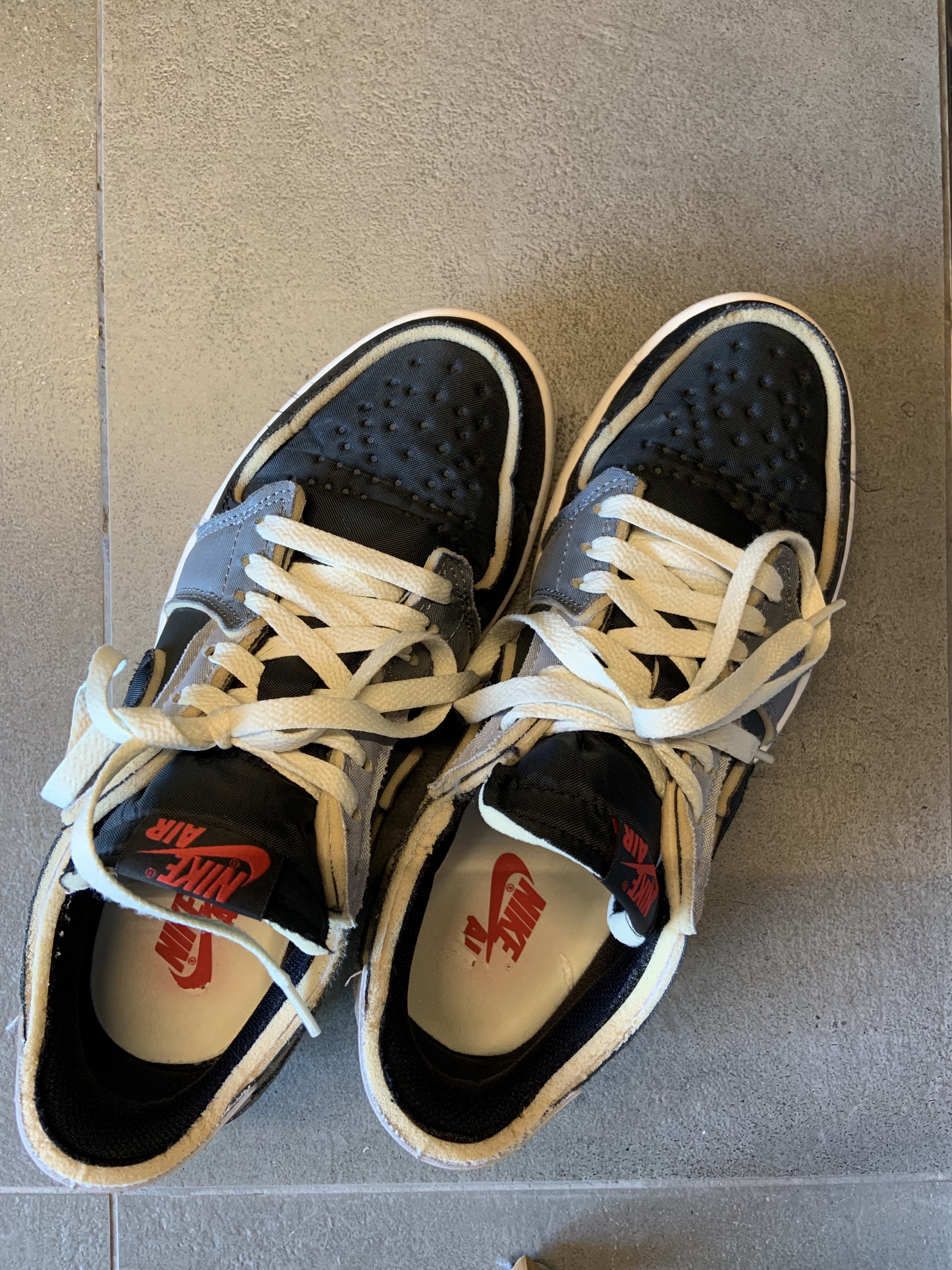 Jordan 1 Retro Low OG EX Black and Smoke Grey 착용 스타일