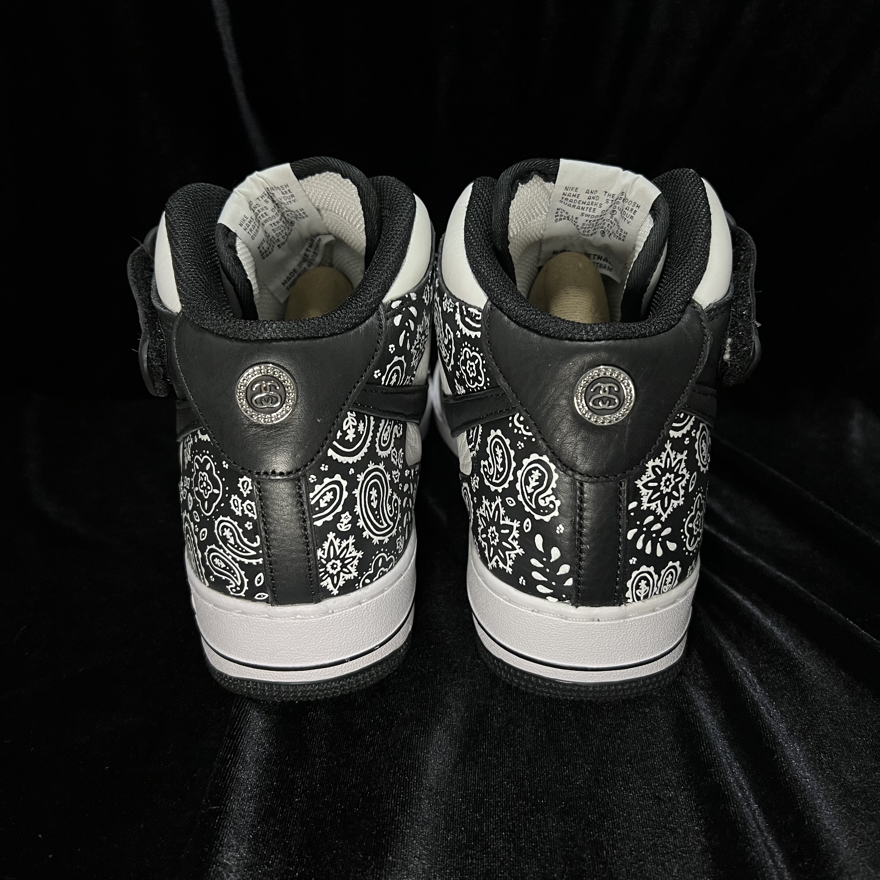 Nike x Stussy Air Force 1 '07 Mid SP Black and Light Bone 착용 스타일 - 4