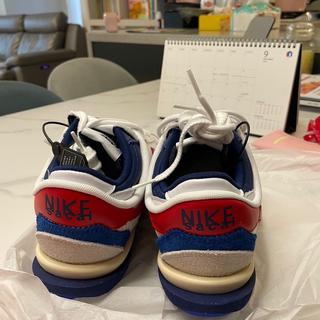 Nike x Sacai Zoom Cortez SP White and University Red 착용 스타일 - 1