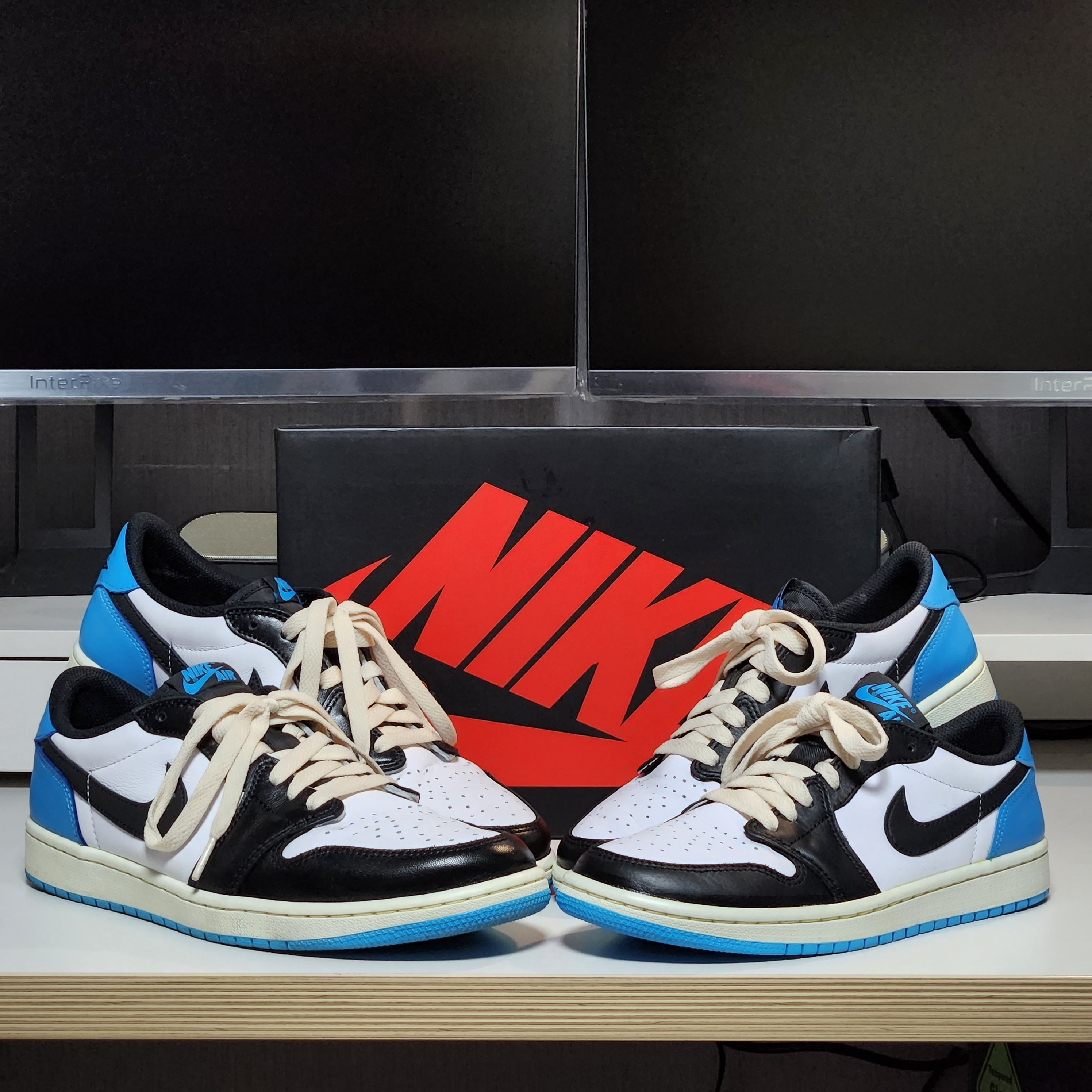 Jordan 1 Retro Low OG Black and Dark Powder Blue, (W) Jordan 1 Retro Low OG Black and Dark Powder Blue 착용 스타일 - 2