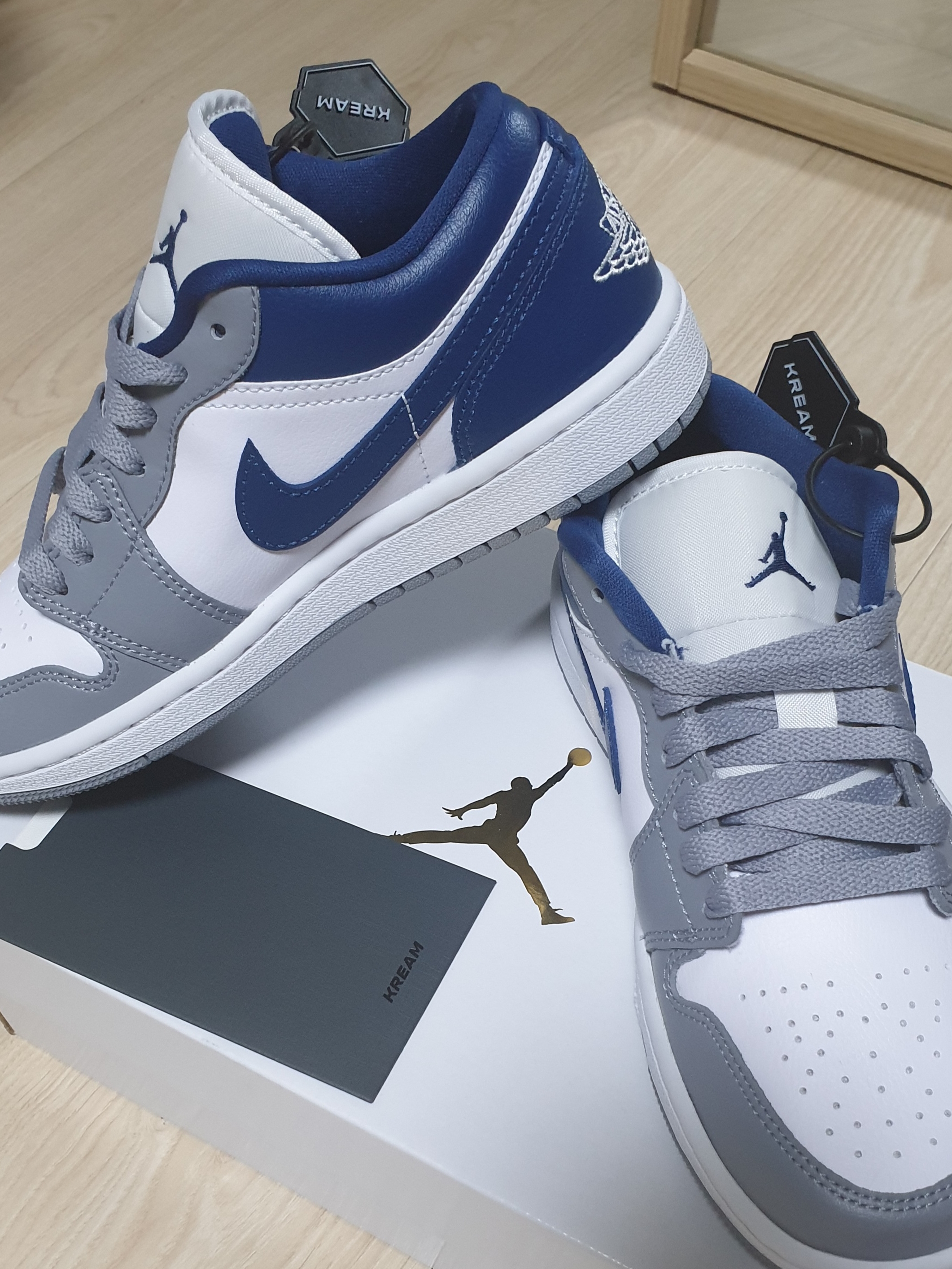 (W) Jordan 1 Low White Grey Blue 착용 스타일 - 2