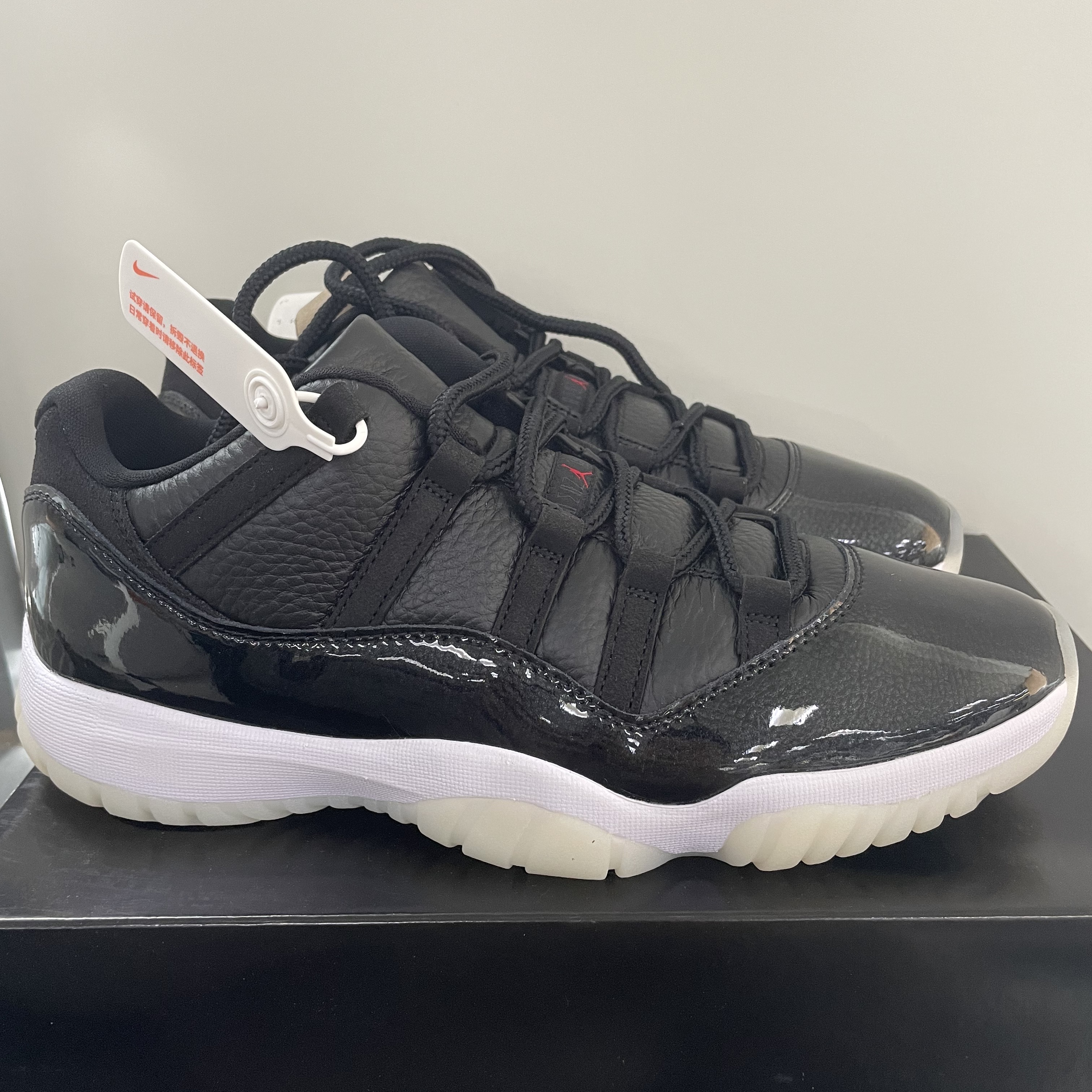 Jordan 11 Retro Low 72-10 착용 스타일 - 2
