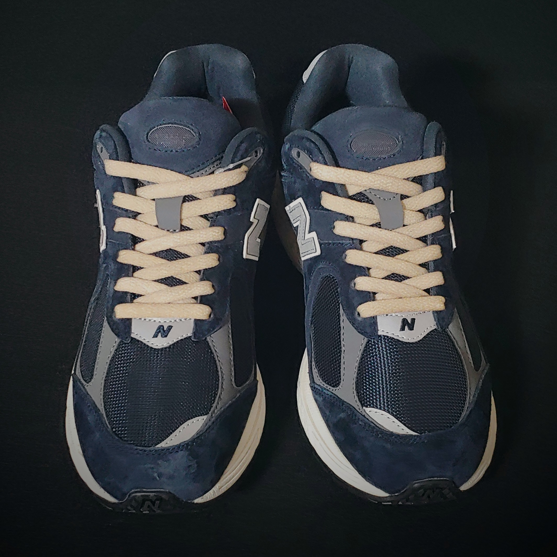 New Balance 2002R Eclipse Castlerock 착용 스타일 - 1
