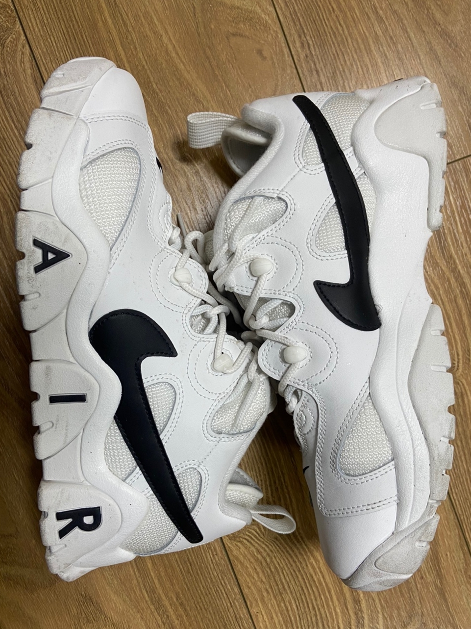 Nike Air Barrage Low Summit White 착용 스타일 - 1