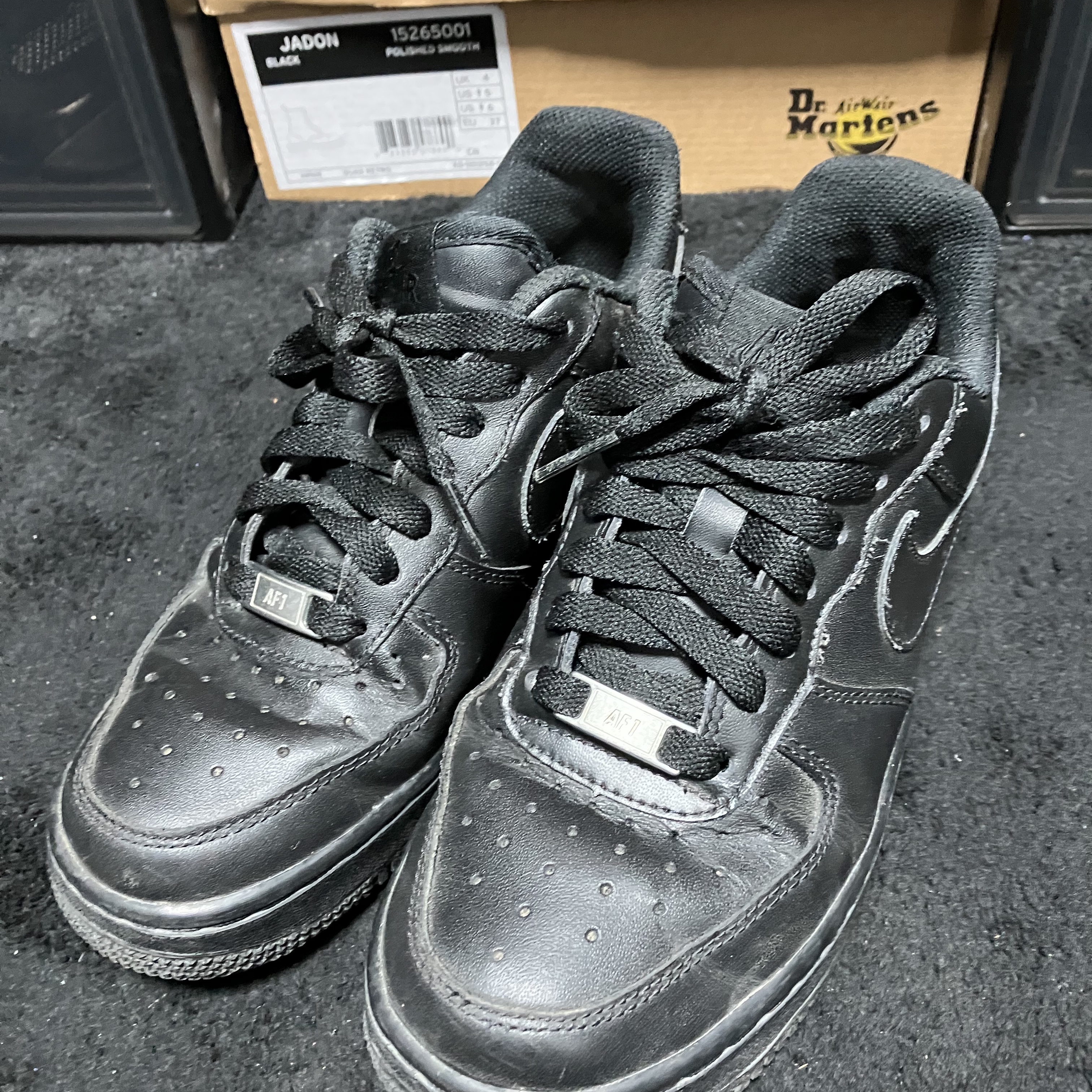 (W) Nike Air Force 1 '07 Low Triple Black 착용 스타일