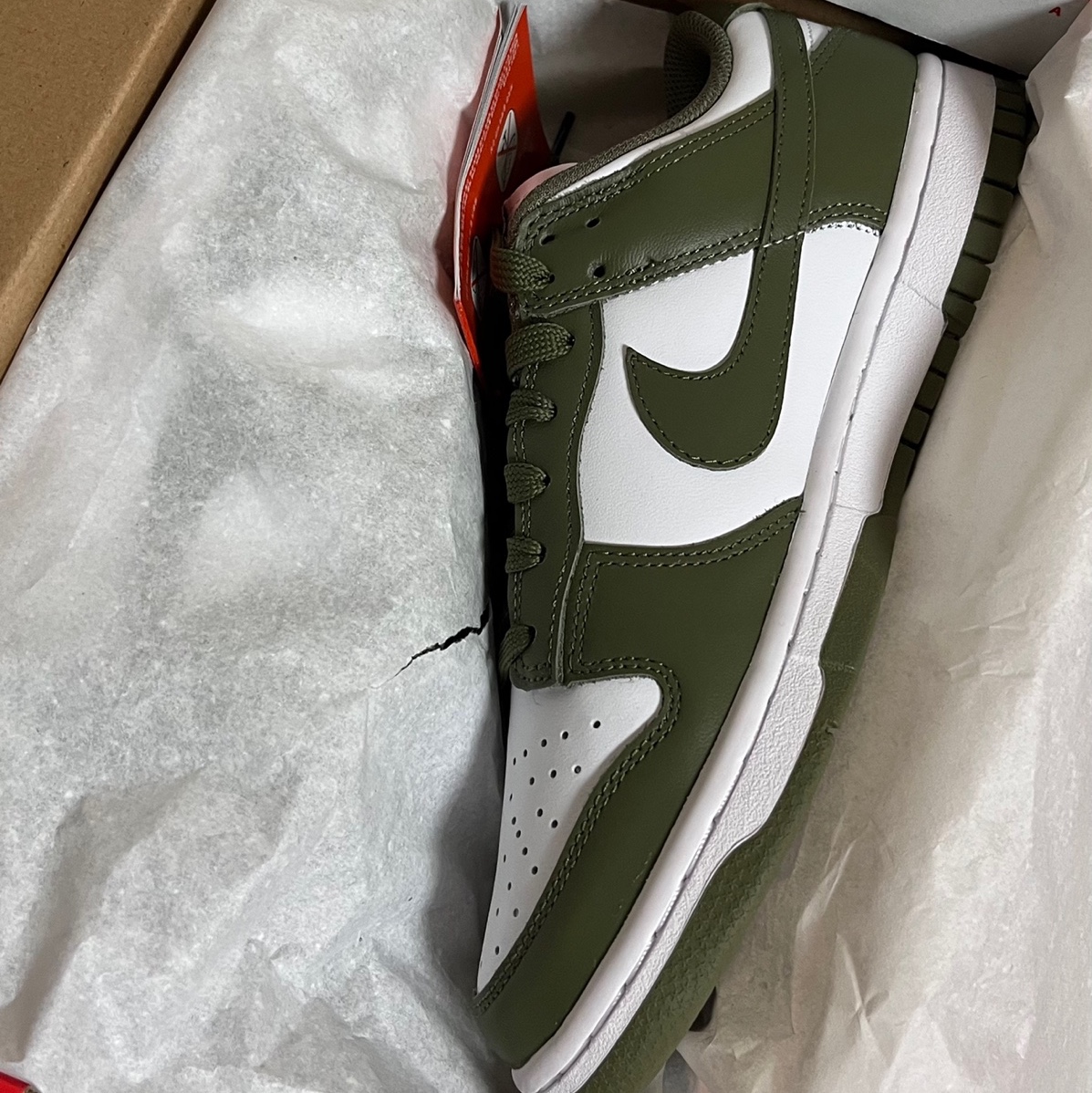 (W) Nike Dunk Low Medium Olive 착용 스타일 - 2