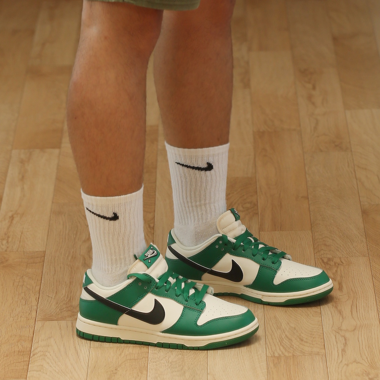 Nike Dunk Low Retro SE Jackpot Malachite 착용 스타일 - 3
