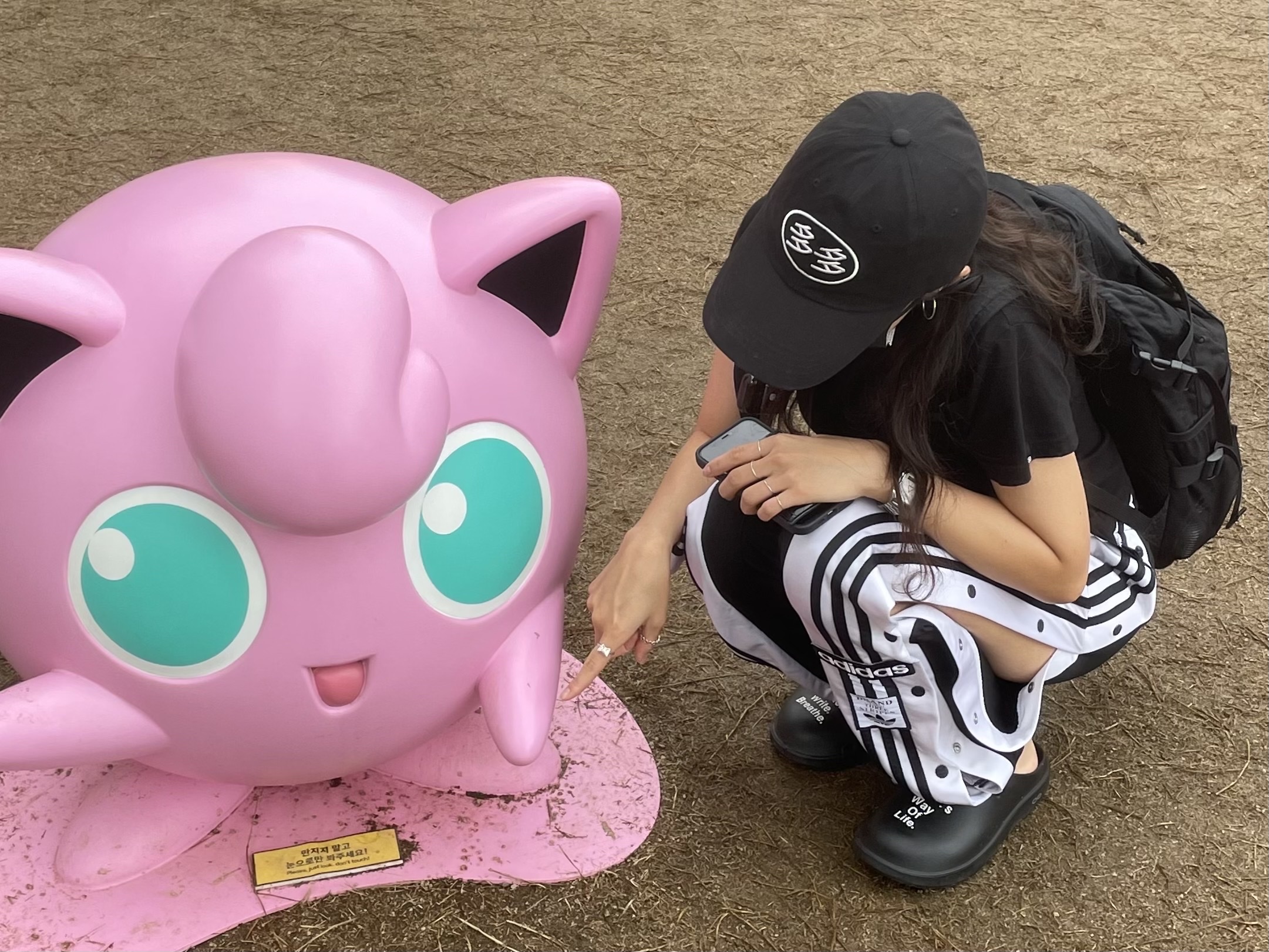 Oofos x Takahiromiyashita The Soloist The Soloist's Way Of Life Clog Black White, Dada Student Cap Black 착용 스타일