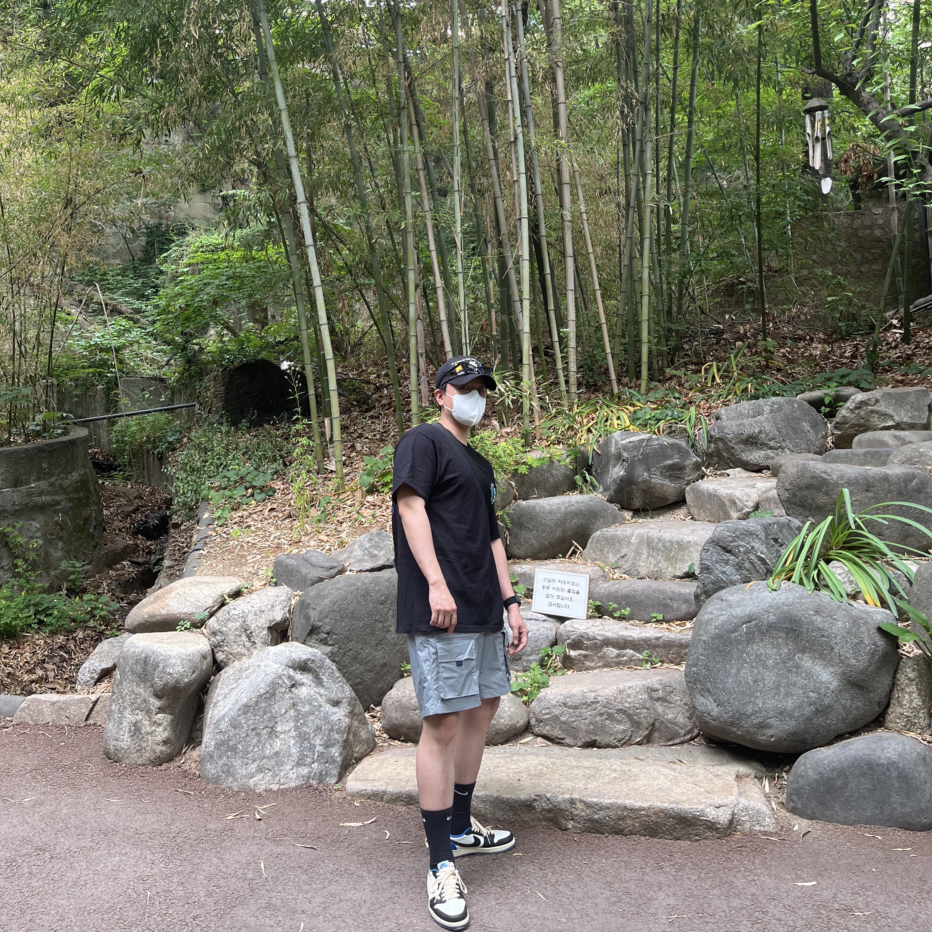 Jordan 1 x Travis Scott Retro Low OG SP Mocha, Nike ACG Smith Summit Cargo Pants Black Summit White - Asia 착용 스타일 - 2