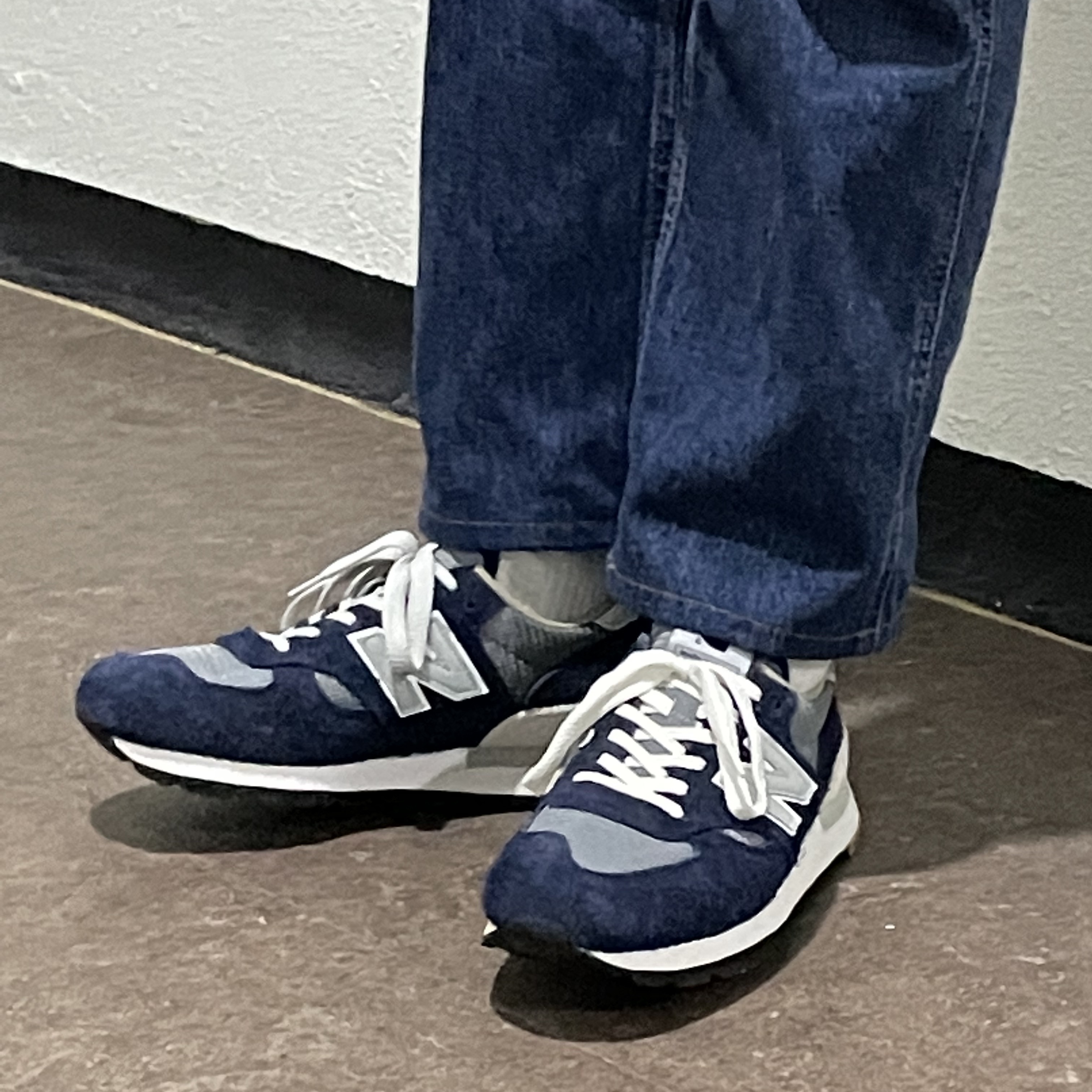 New Balance x Carhartt WIP 990v1 Made in USA Sculpture Center 착용 스타일 - 2